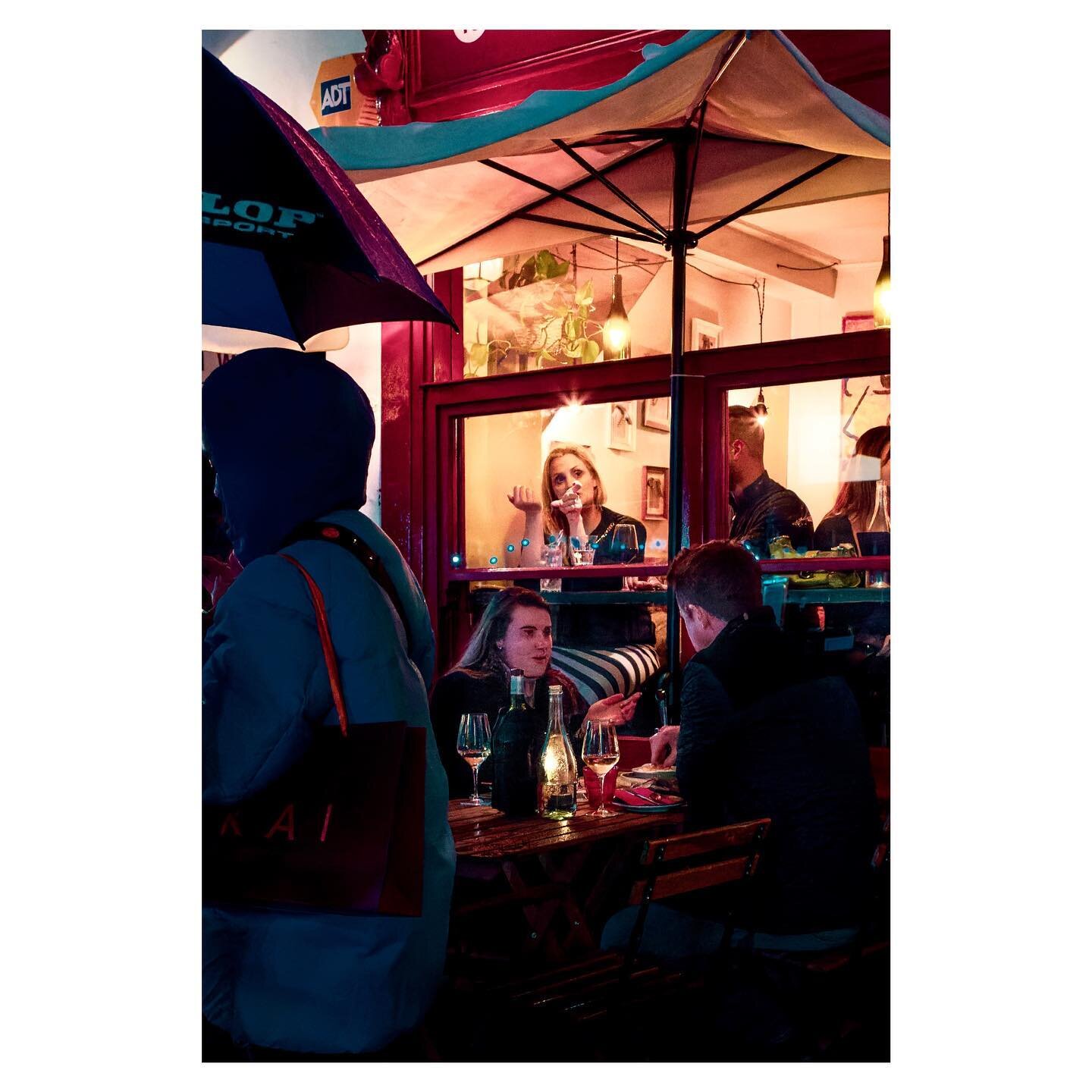 Double Decker Dining.
Covent Garden, London. 2023.
.
.
.
#fromstreetswithlove #thestreetphotographyhub #streetscene #leicam11 #leica #ezpzlmnstreet  #dpsp_street #challengerstreets #shared_streets #_soulsofthestreet #everybodystreet #streetizm #bcnco