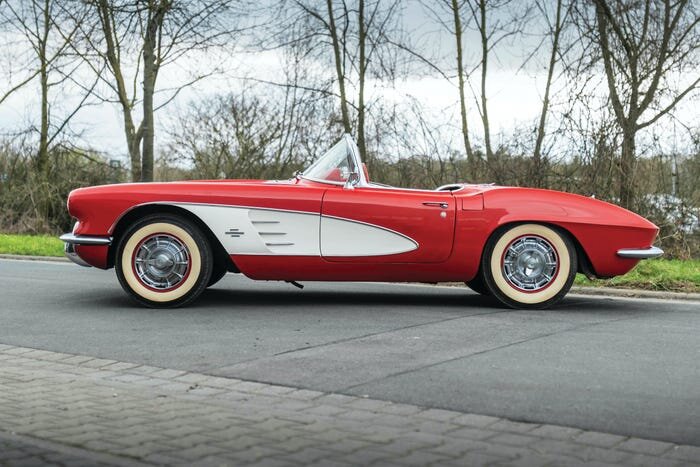 1961 Corvette C1.jpg