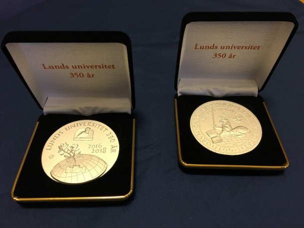 35 numrerade exemplar av Lunds Universitets 350 års jubileumsmedaljer auktioneras ut till allmänheten 11 februari.