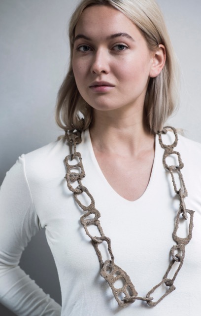 Catarina Hällzon, sand