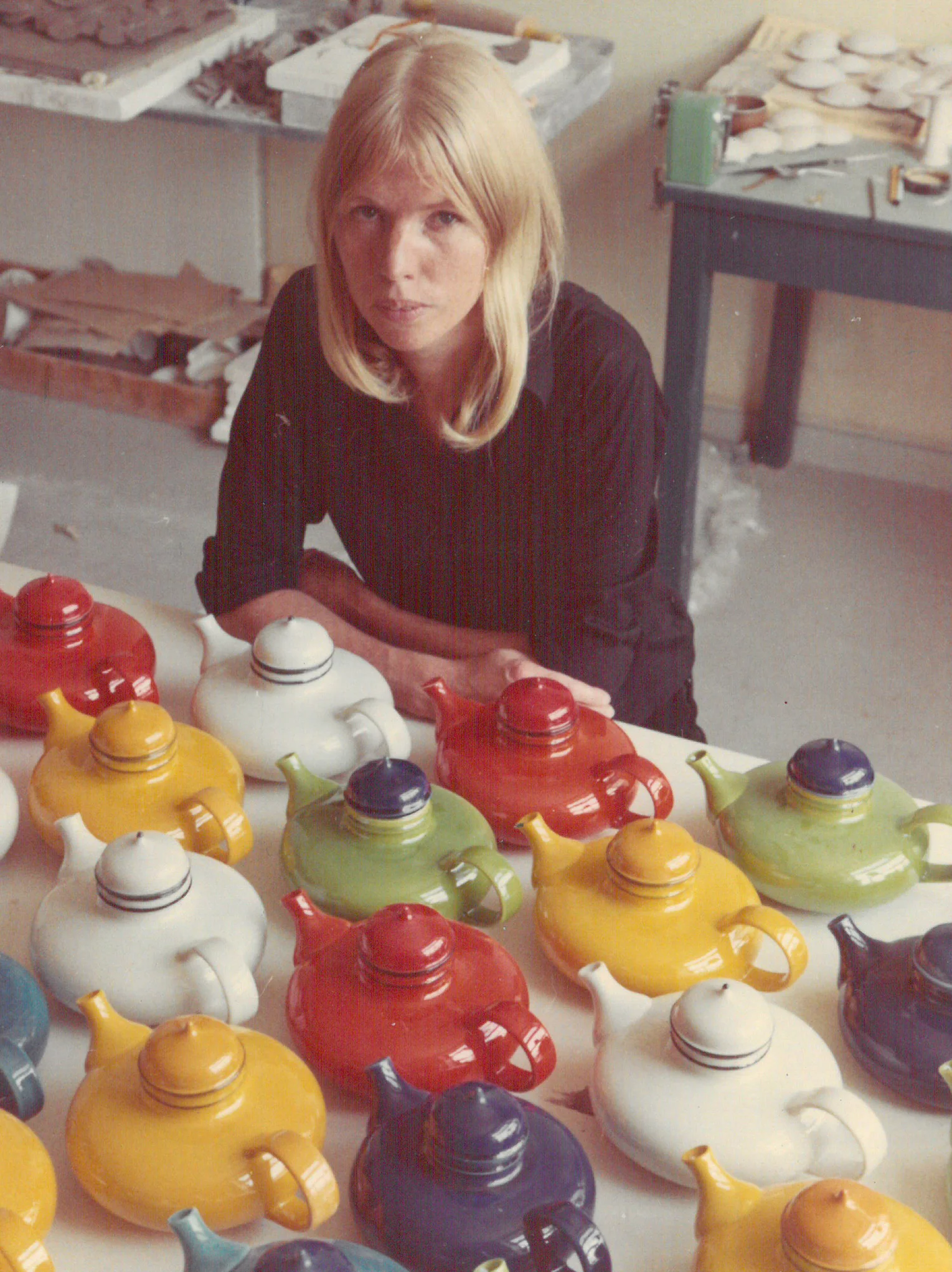 Inger Persson fotograferad med sina älsklingar från 1968