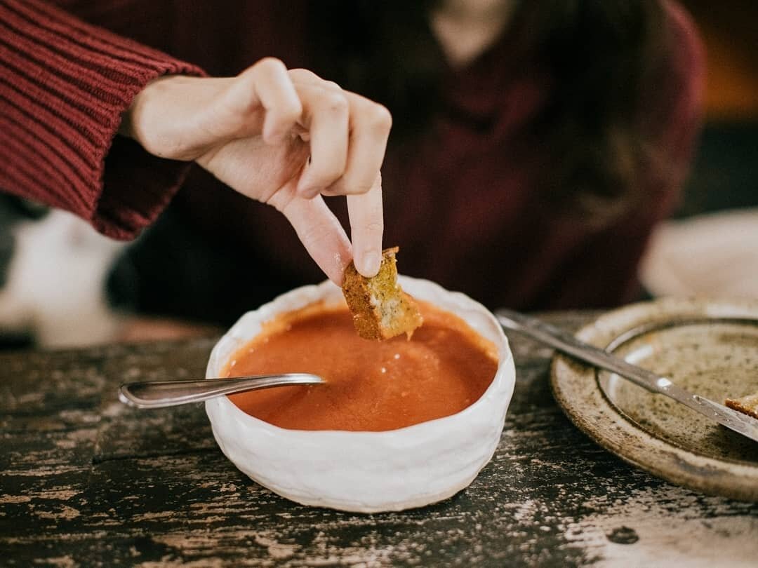 Dip it 💯 Paleo pumpkin bread + hearty tomato soup ❤️&nbsp;Perfect pair for a winter night in.
​
​#honestgoodscompany