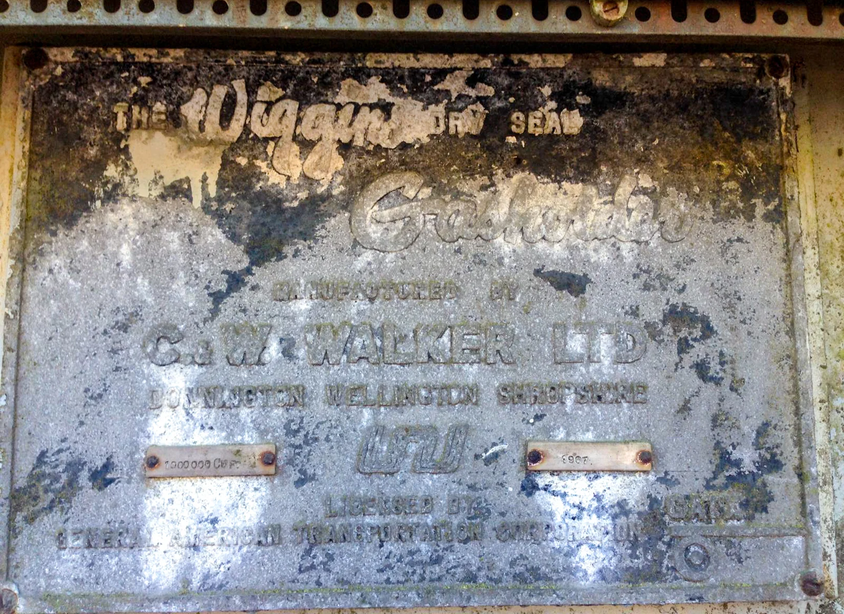 This plaque sits at the bottom of the gasholder with a date of 1967 on the clip right of centre.