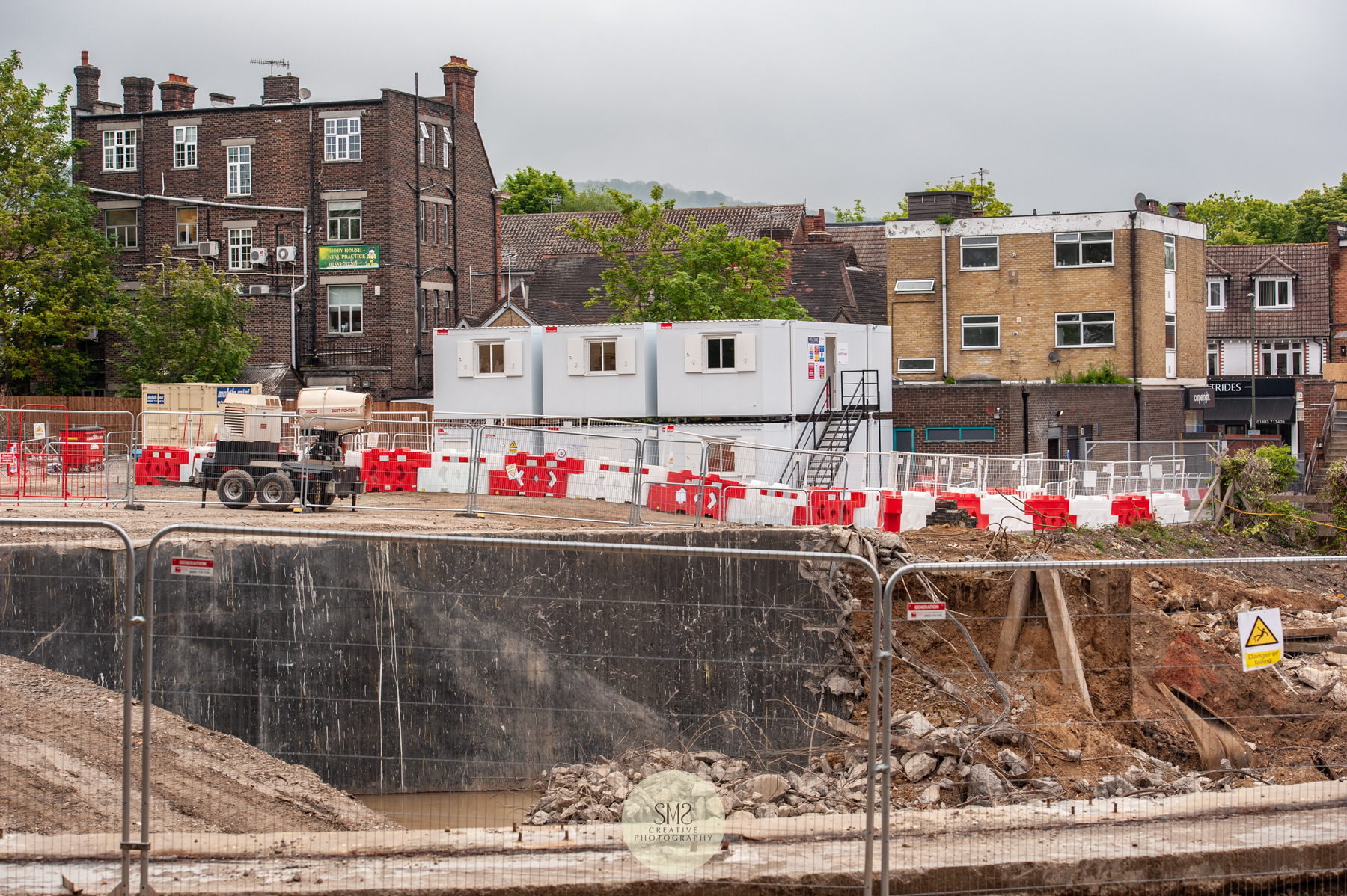  The two-storey cabins in place for the project team to work from. 