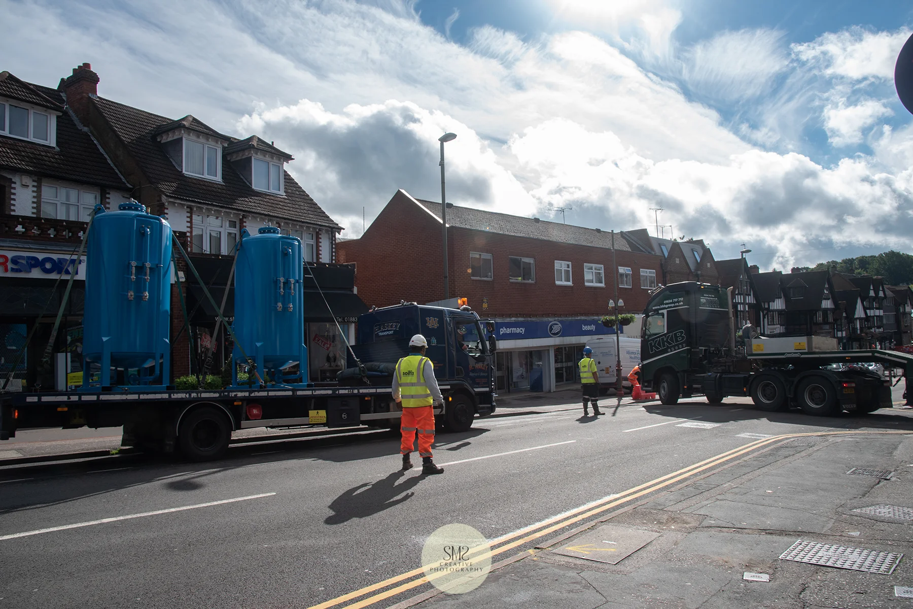 Deliveries guided to the site by the traffic marshals for minimum traffic disruption.