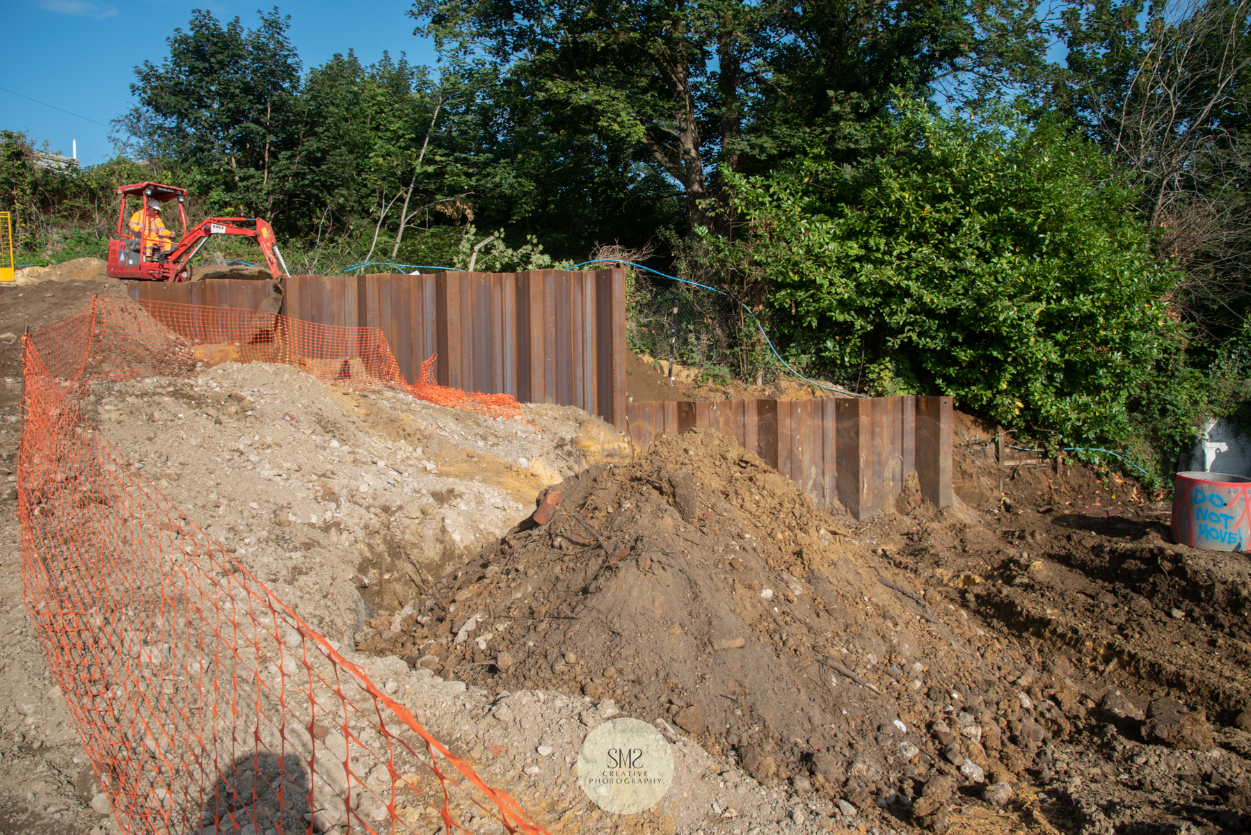 Sheet piling inserted and ready for the next stage.