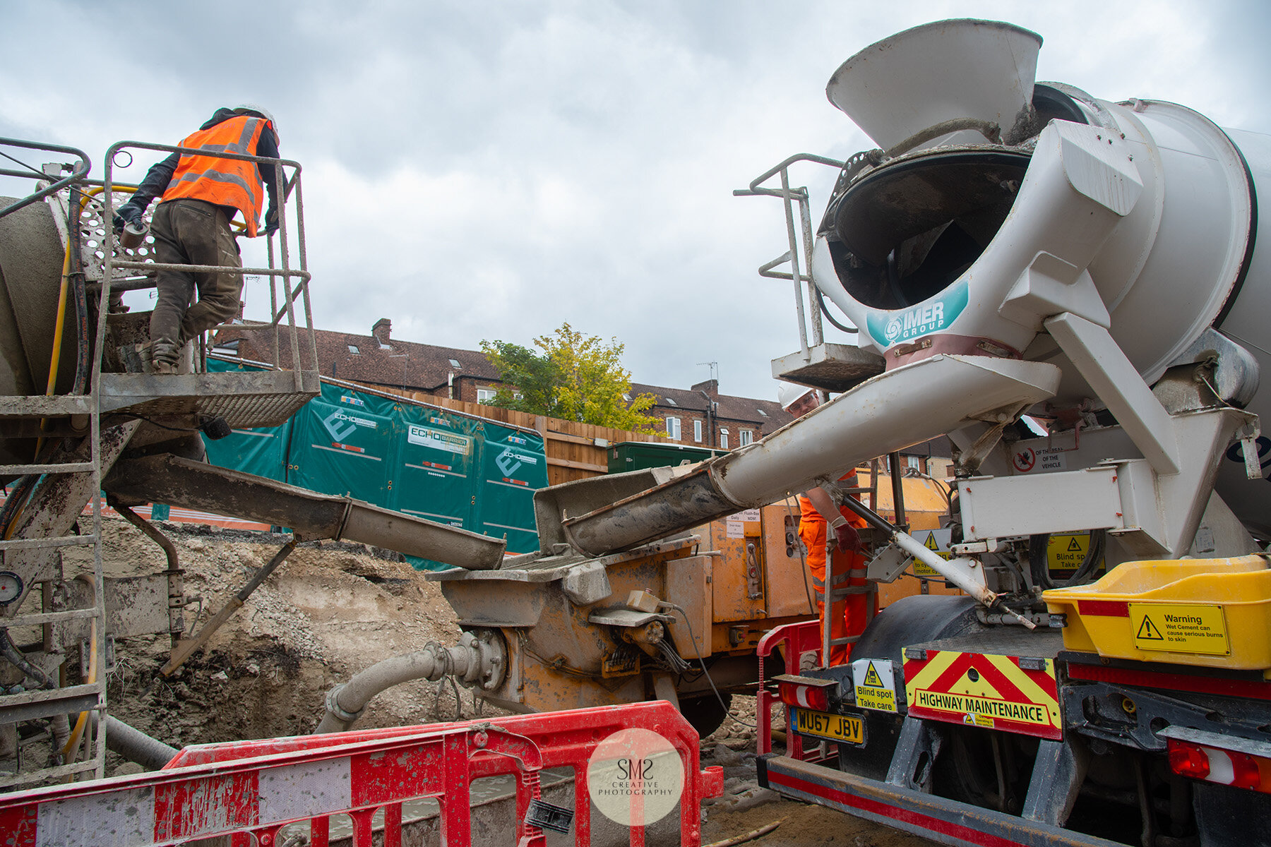  This agitator mixer prepares the concrete for the piling rig to deposit in the cavity via a hose system. 
