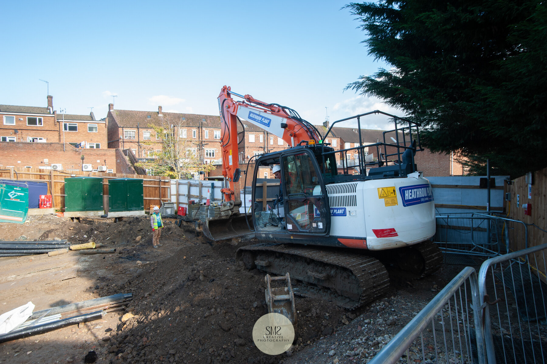  This area is the former Johnsdale car park and I’m standing on the spot I use to park my car on. Earth is deposited to raise the level. 