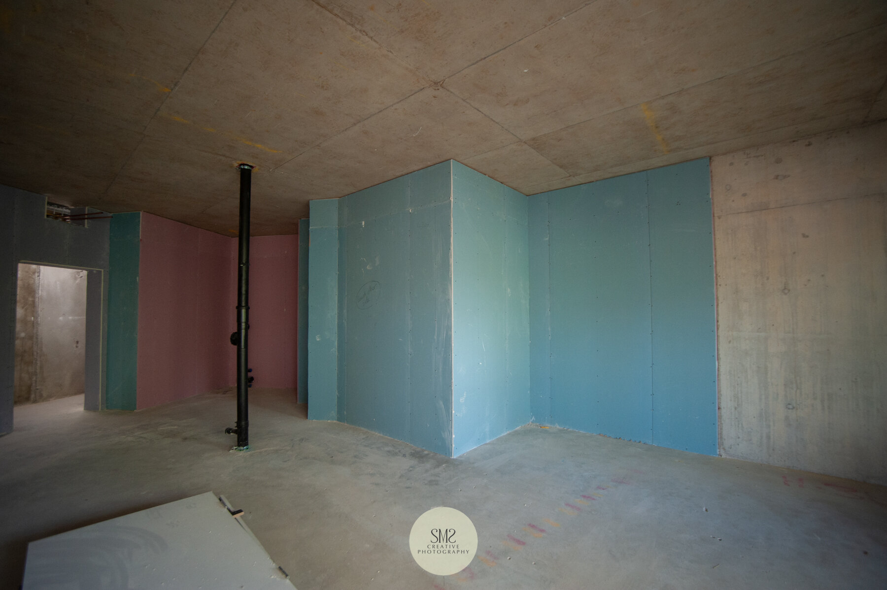  The different colours of the fireproofed plasterboard represent different purposes. The plasterboard that is grey on both sides is fixed to the walls where the front doors are and are reinforced to prevent forced entry. 
