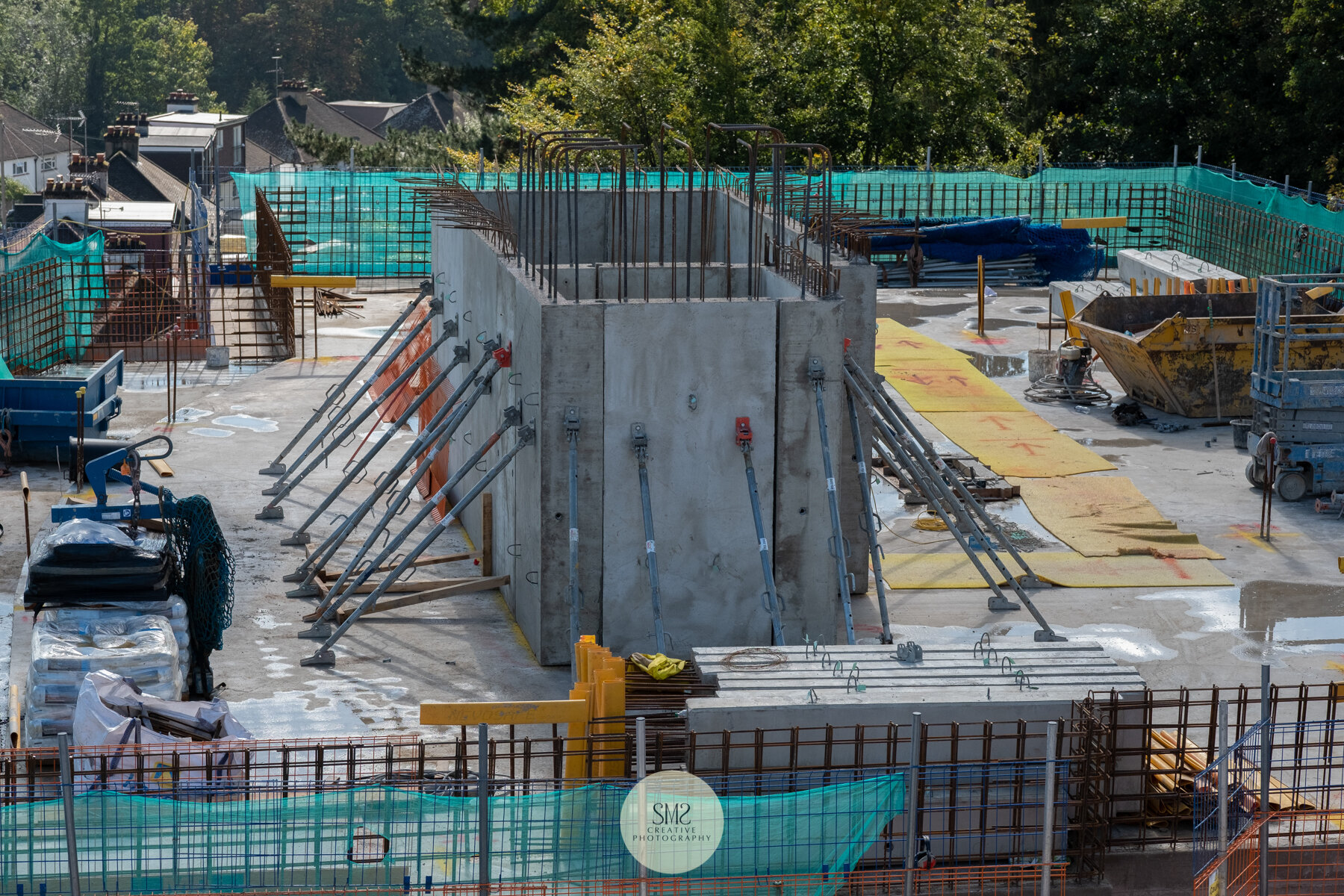  The lift shaft and core of Block B. 