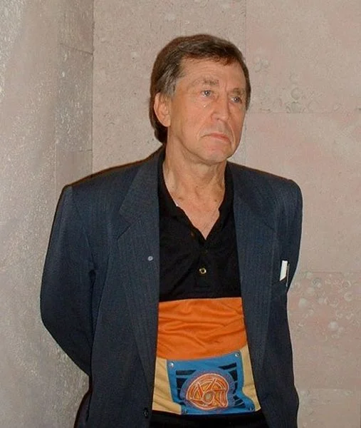 Bugorski showing fewer wrinkles on the left side of his face
