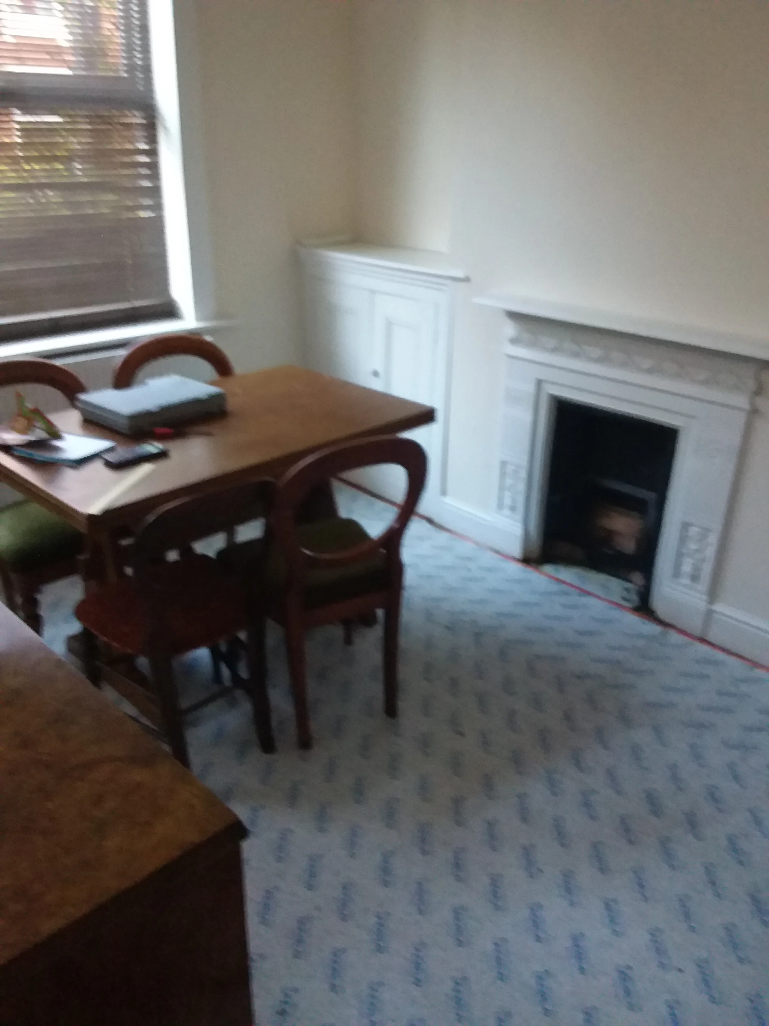 The horrible underlay is only forming a fine layer between the basement and this room at this point,