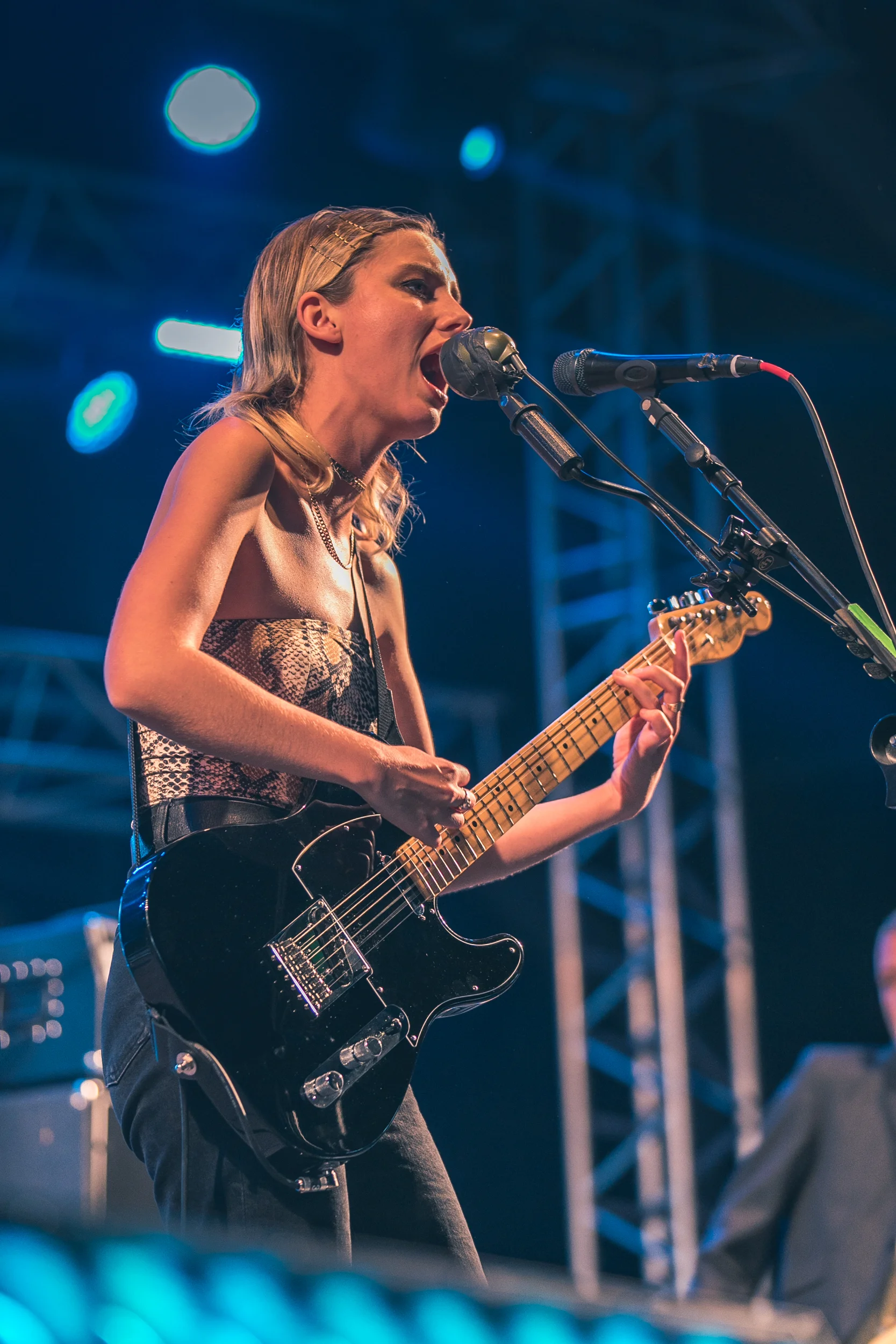 Wolf Alice's Ellie Rowsell leads her band into battle during their set on Thursday 12 July. Credit: Hugo Macedo