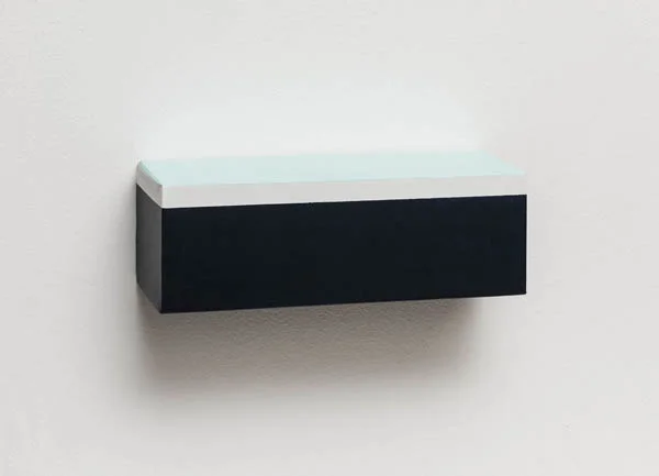 Elisabeth Jobim Sem título , 2016 óleo sobre tela 10 x 30 x 10 cm Untitled , 2016 oil on canvas, 3 15/16 x 11 13/16 x 3 15/16 inches