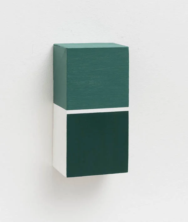 Elisabeth Jobim Sem título , 2015 óleo sobre tela, 20 x 10 x 6 cm Untitled , 2015 oil on canvas, 7 7/8 x 3 15/16 x 2 3/8 inches