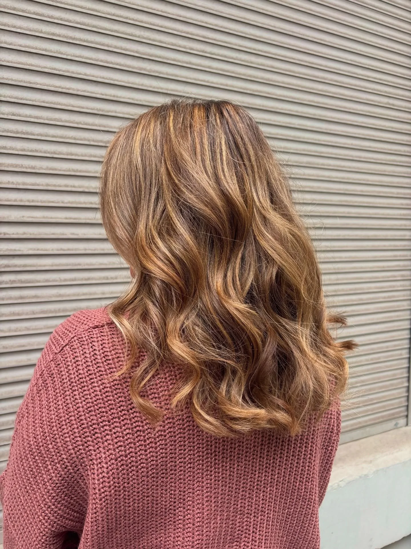 Balayage r&eacute;alis&eacute; par Jeanne notre apprentie ✨ 
Elle est toujours en recherche de mod&egrave;les pour coupe homme/femme, couleurs, m&egrave;ches, n&rsquo;h&eacute;sitez pas &agrave; appeler au salon si vous &ecirc;tes int&eacute;ress&eac