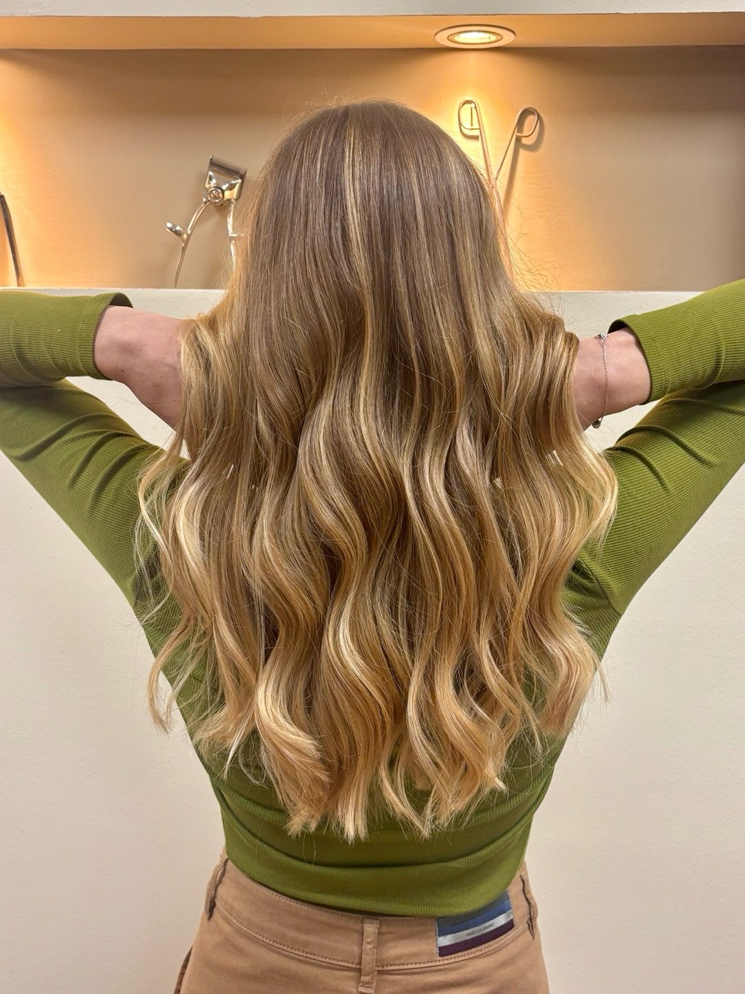 Magnifique balayage effet naturel r&eacute;alis&eacute; par Molly ✨