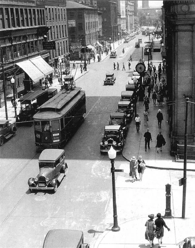 StreetcarsDowntown_1930s.jpg