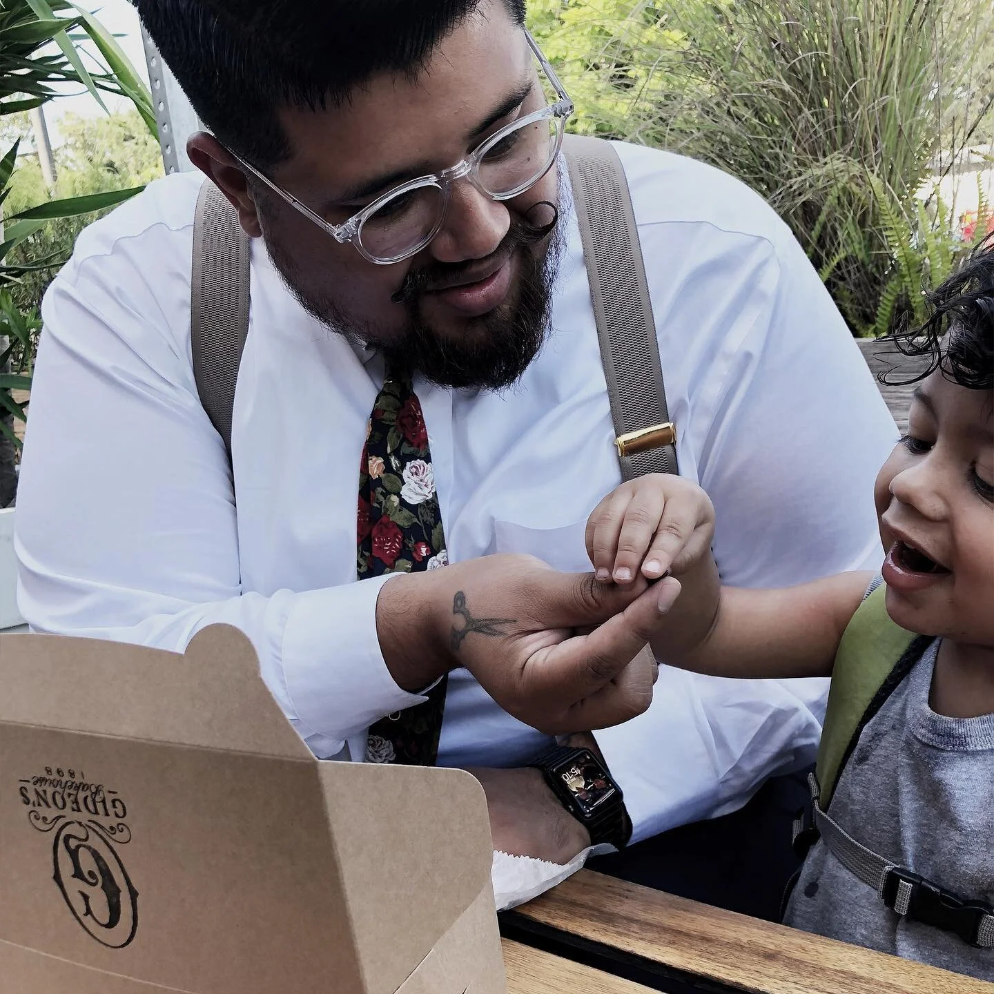 Monday munchies 🍪
.
.
.
.
.
#cookies #chocolate #cookiesofinstagram #food #dessert #yummy #cupcakes #bakery #foodie #instafood #cookie #delicious #foodphotography #shoplocal #EastEndMarket #gideonsbakehouse #helloguillermo