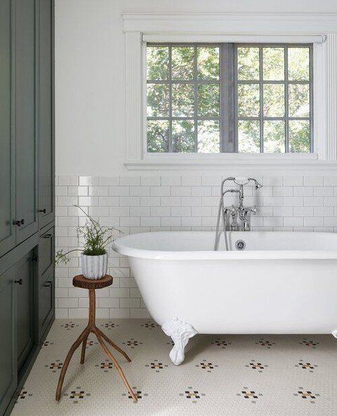 The clawfoot tub of our dreams 🛁 #HiveGoals