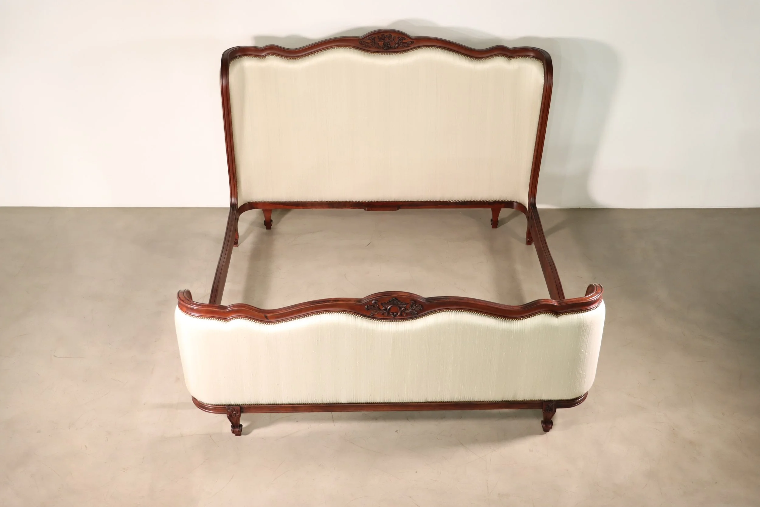 02 Louis XV Bed in Cherry by Costantini.JPG