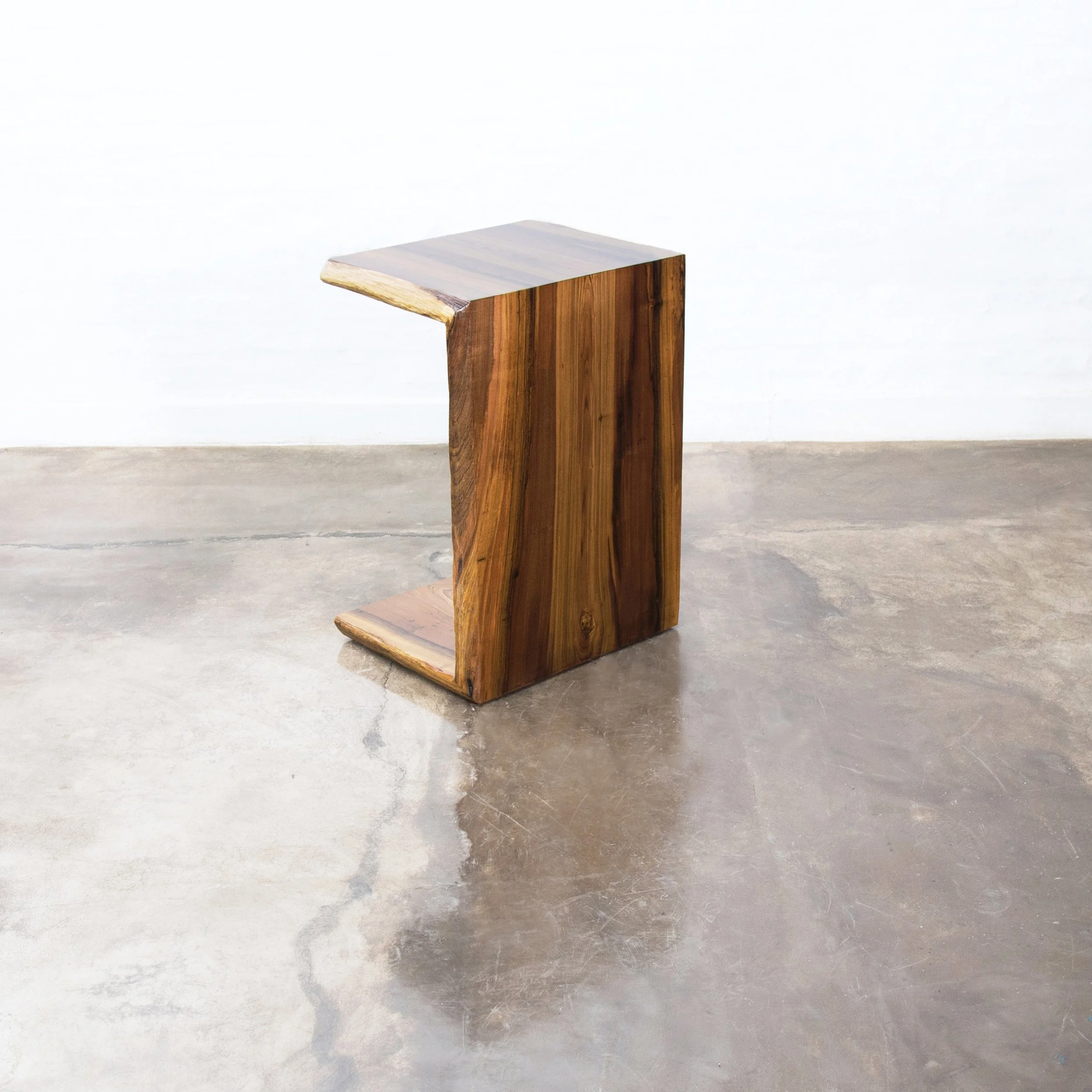 02 Carlo Table by Costantini.jpg