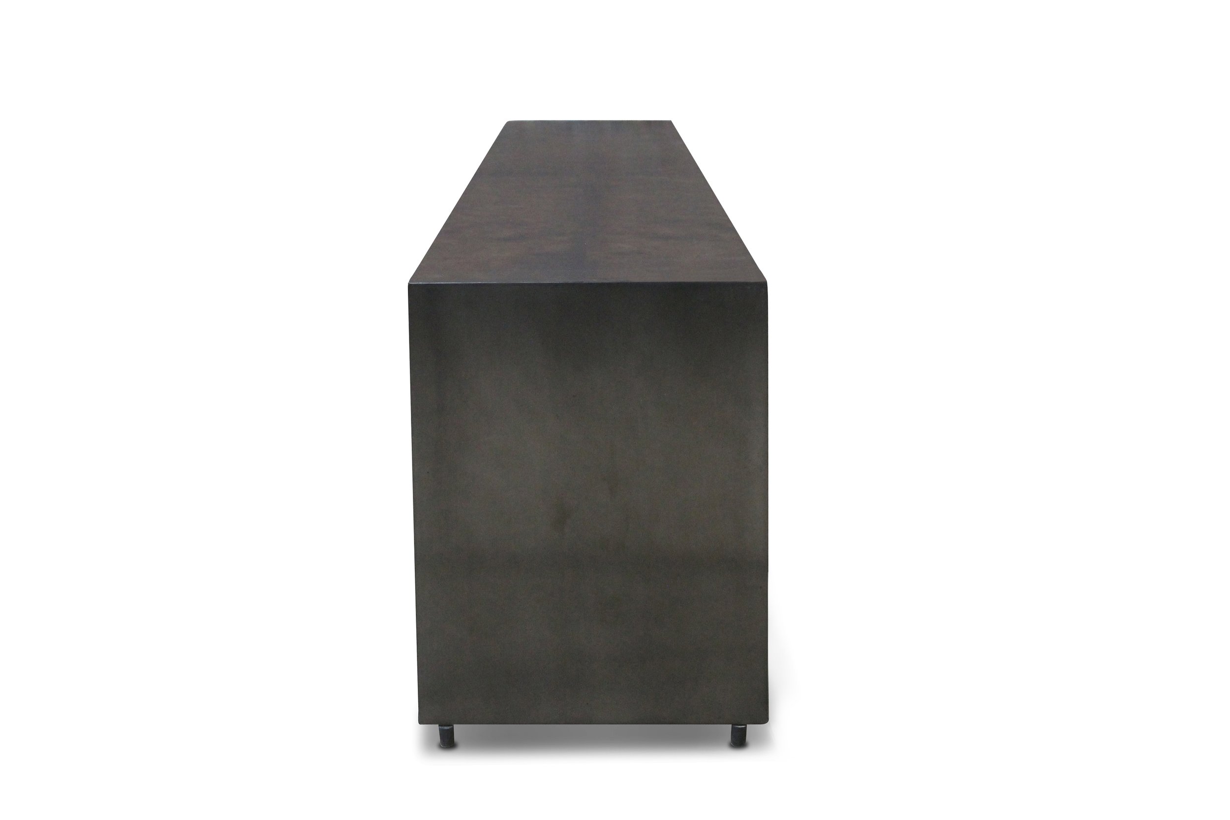 02 Vinn Table by Costantini.jpg