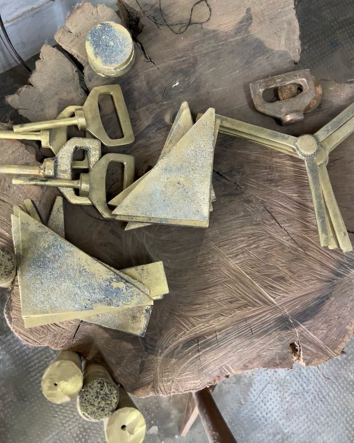 A little behind the scenes on the cast bronze pieces that go into our Bellance Table.  What&rsquo;s in your imagination that you would like to see exist in the real world? 

#castbronze #customfurniture #bronze #collectibledesign #design #interiors #