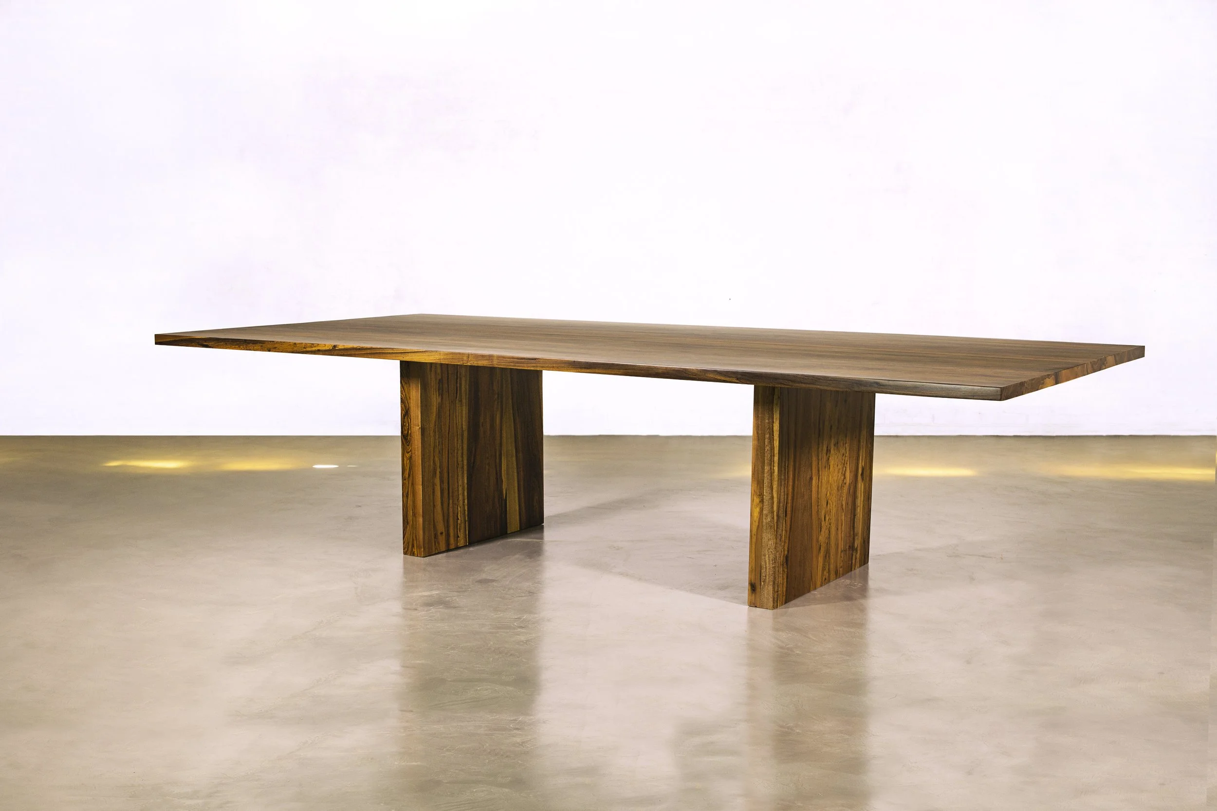 01 Andre Table by Costantini.jpg