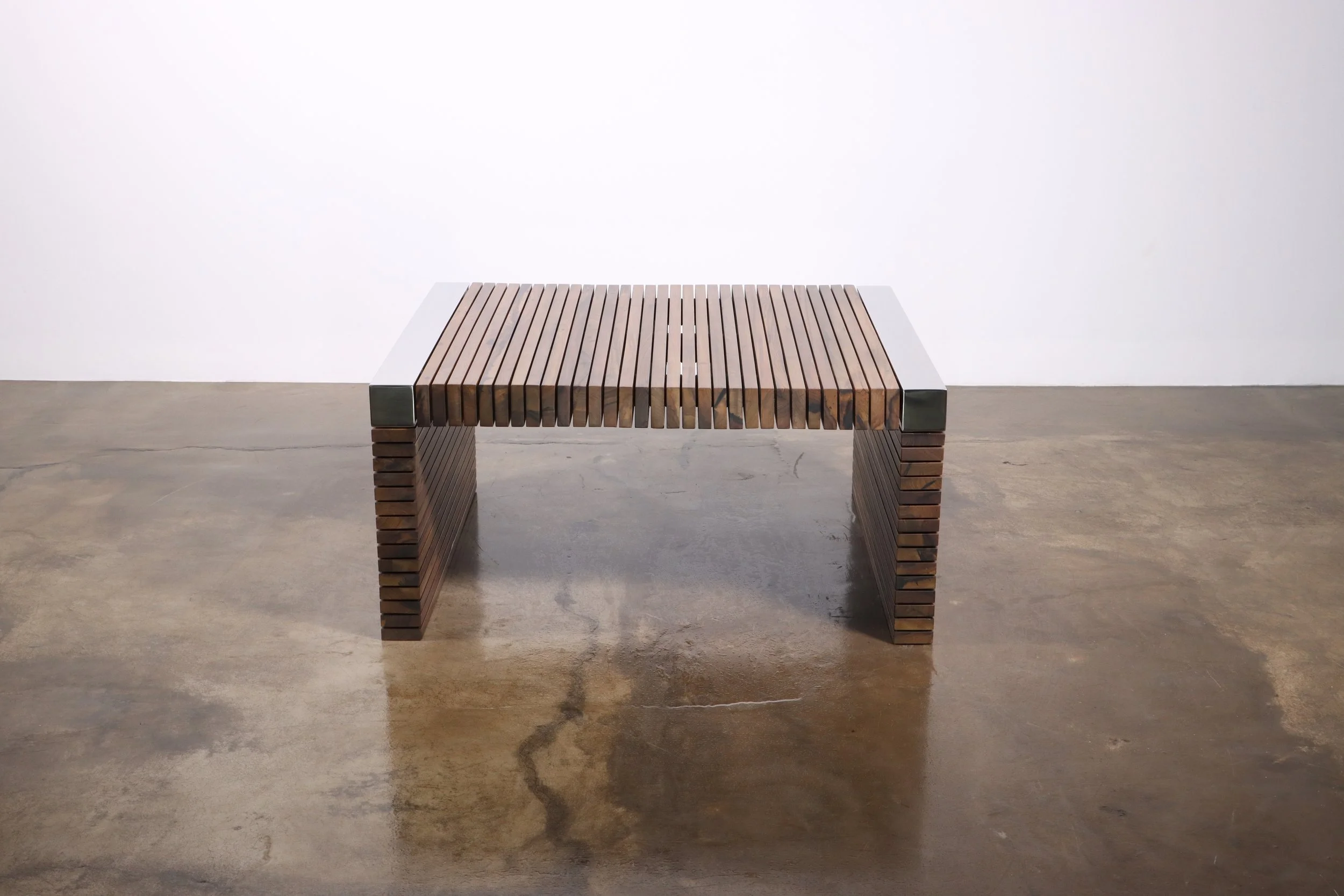 01_Argilla Table_by_Costantini.JPG