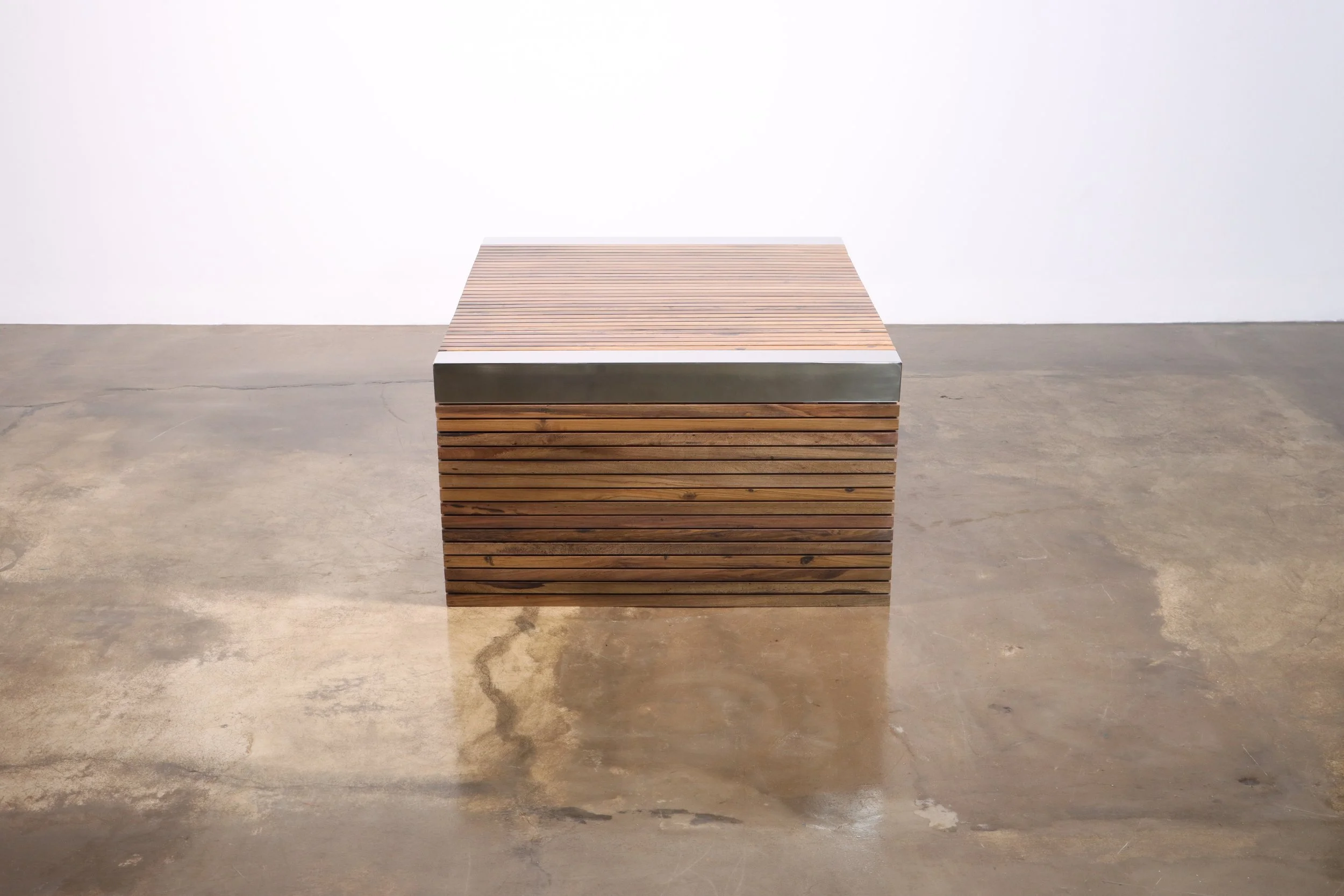 02_Argilla Table_by_Costantini.JPG