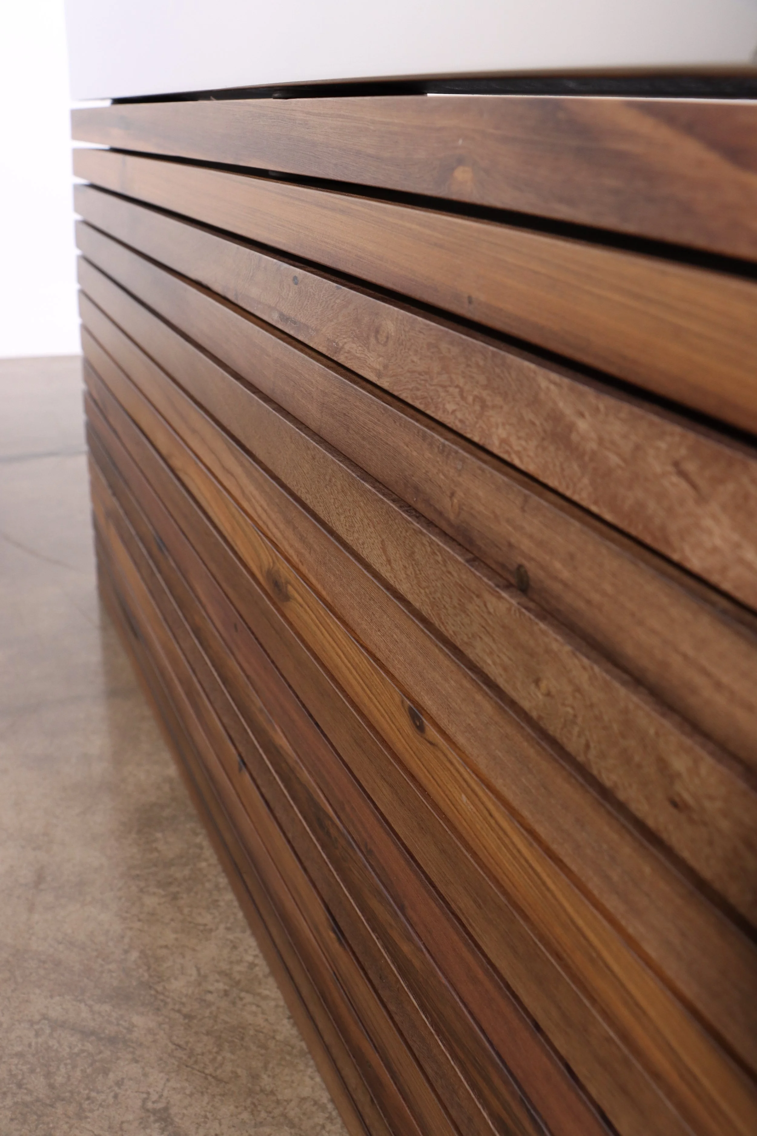 11_Argilla Table_by_Costantini.JPG