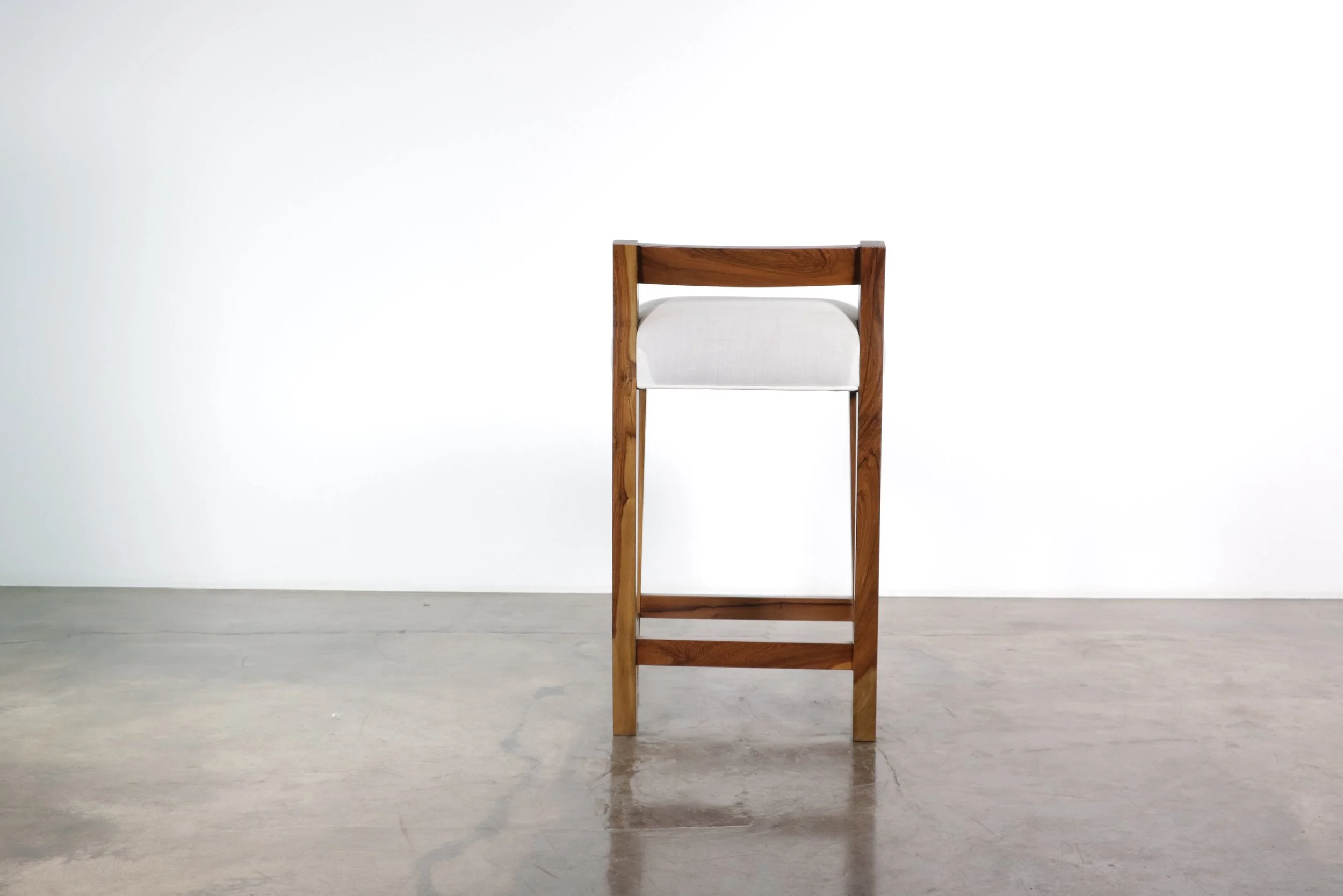 220729 32_Umberto Counter Stool_03 by Costantini.JPG