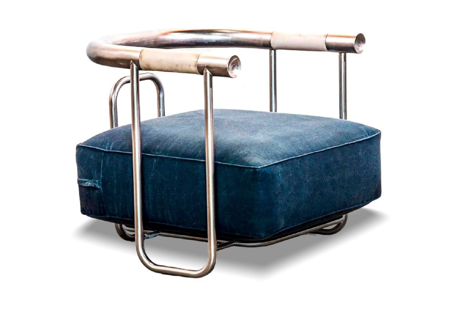 13_Baby+Bull+Steel+and+Fiberglass+Lounge+Chair+from+Studio+Armin-06.jpg