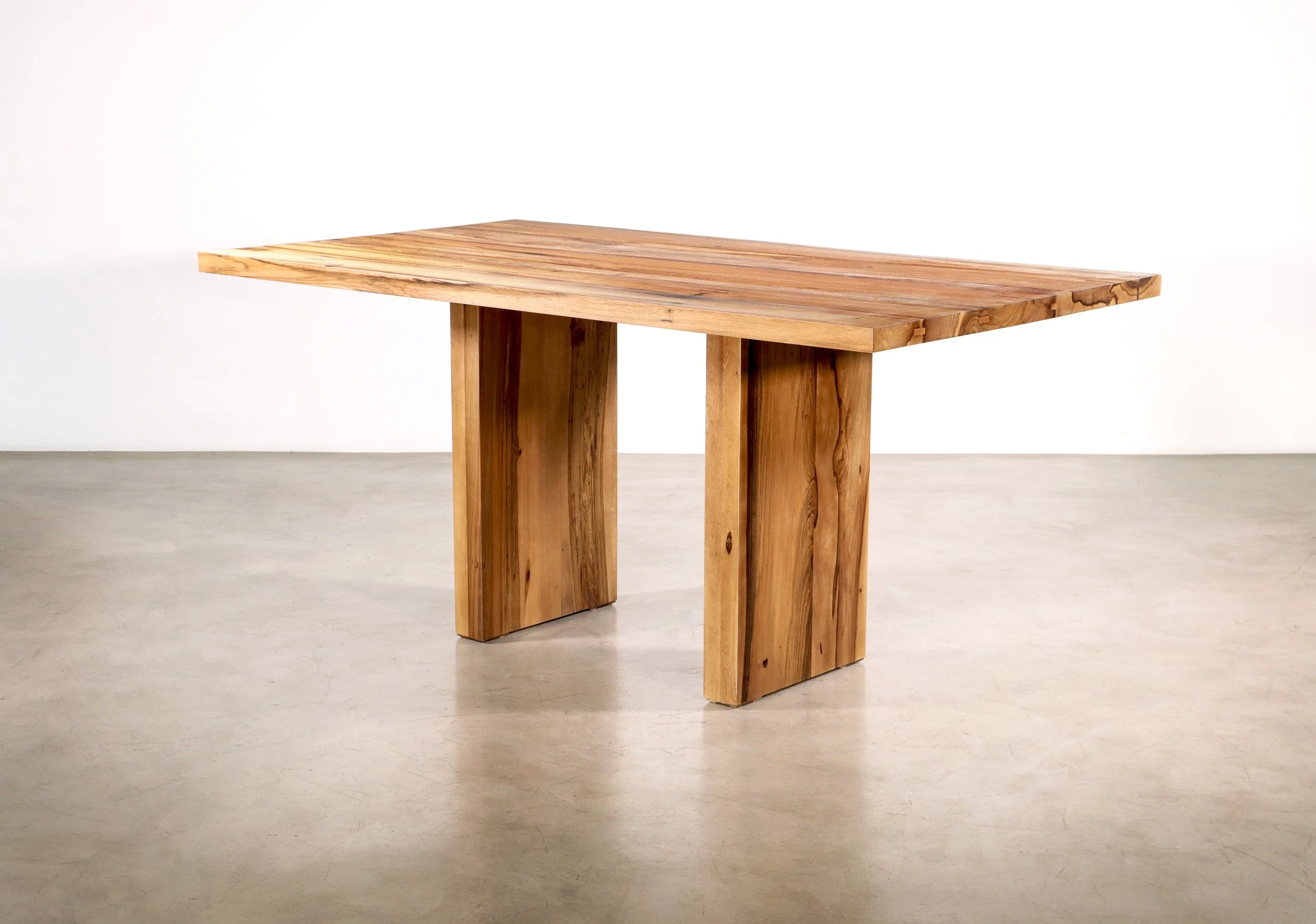 Andre Table by Costantini 00.jpg