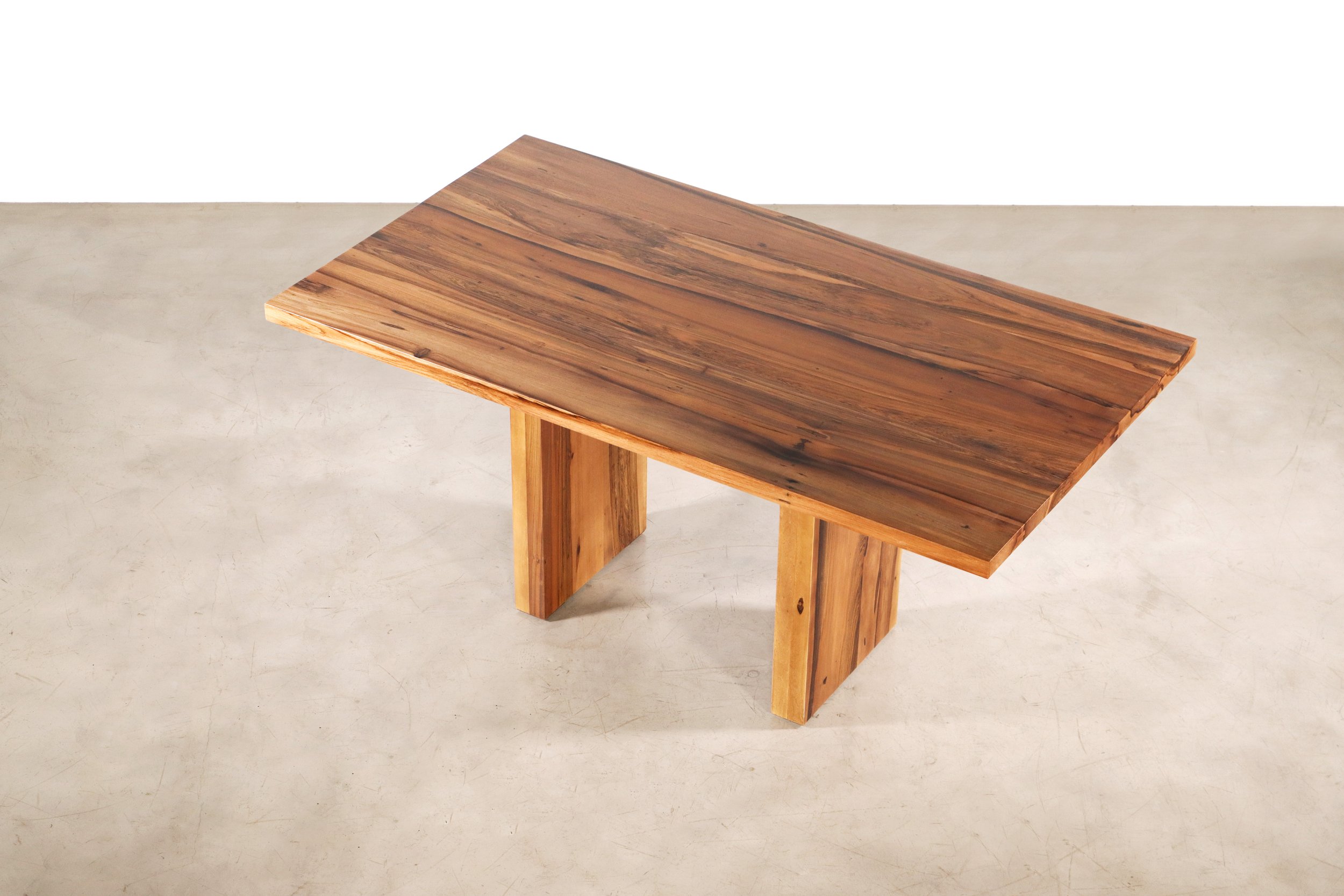 Andre Table by Costantini 03.jpg