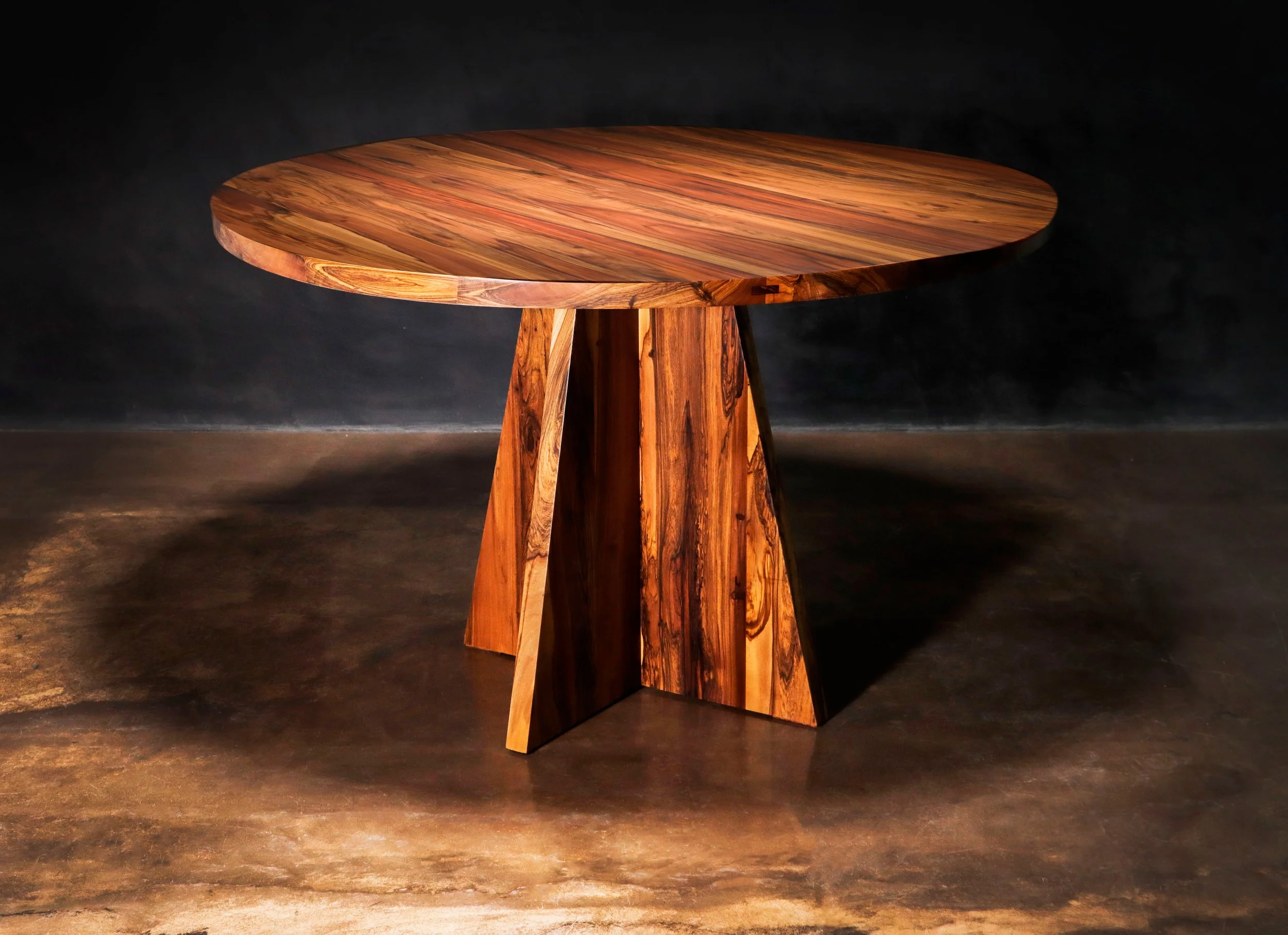 00 Luca Table Round by Costantini.jpg