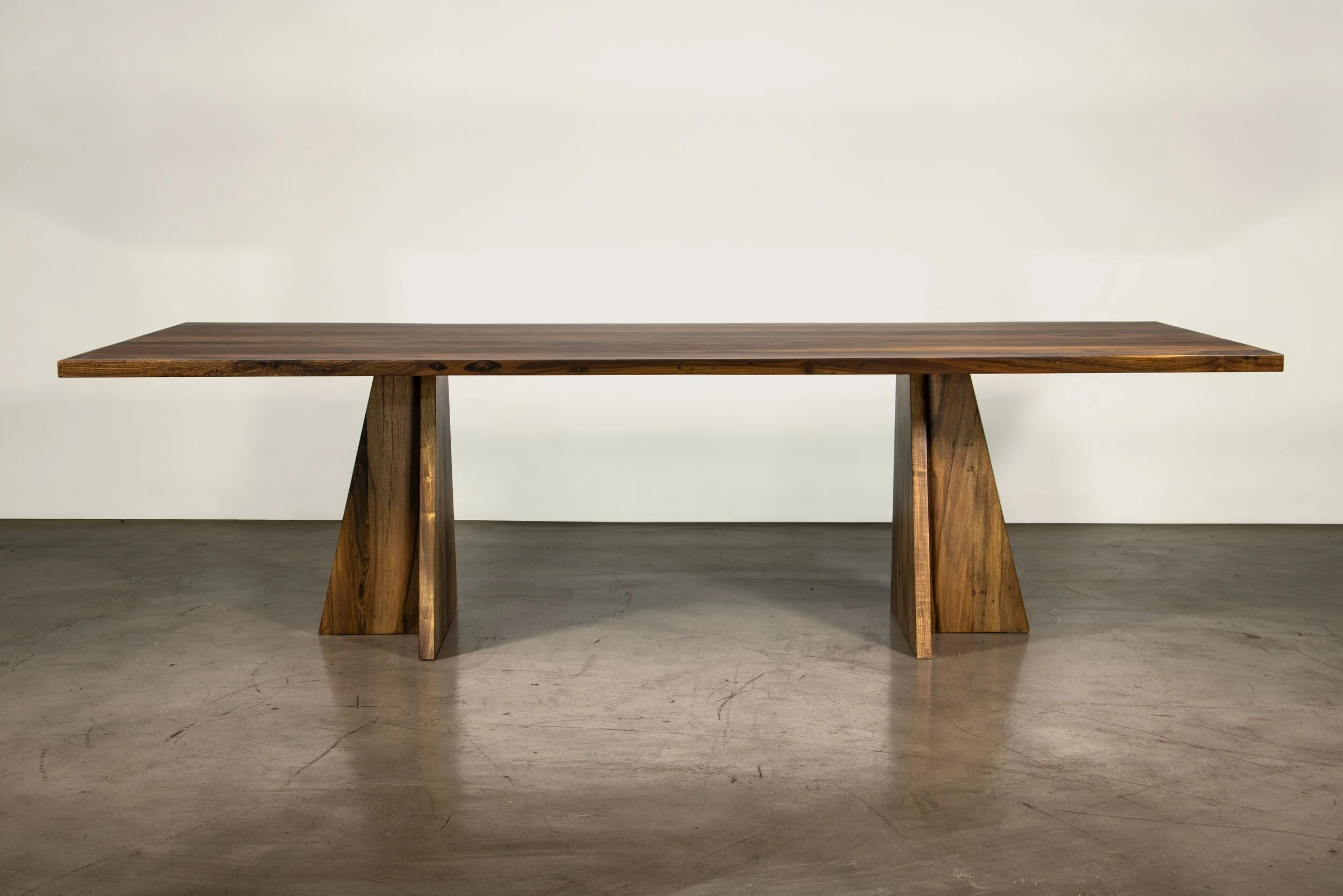 Luca Table by Costantini 01.jpg