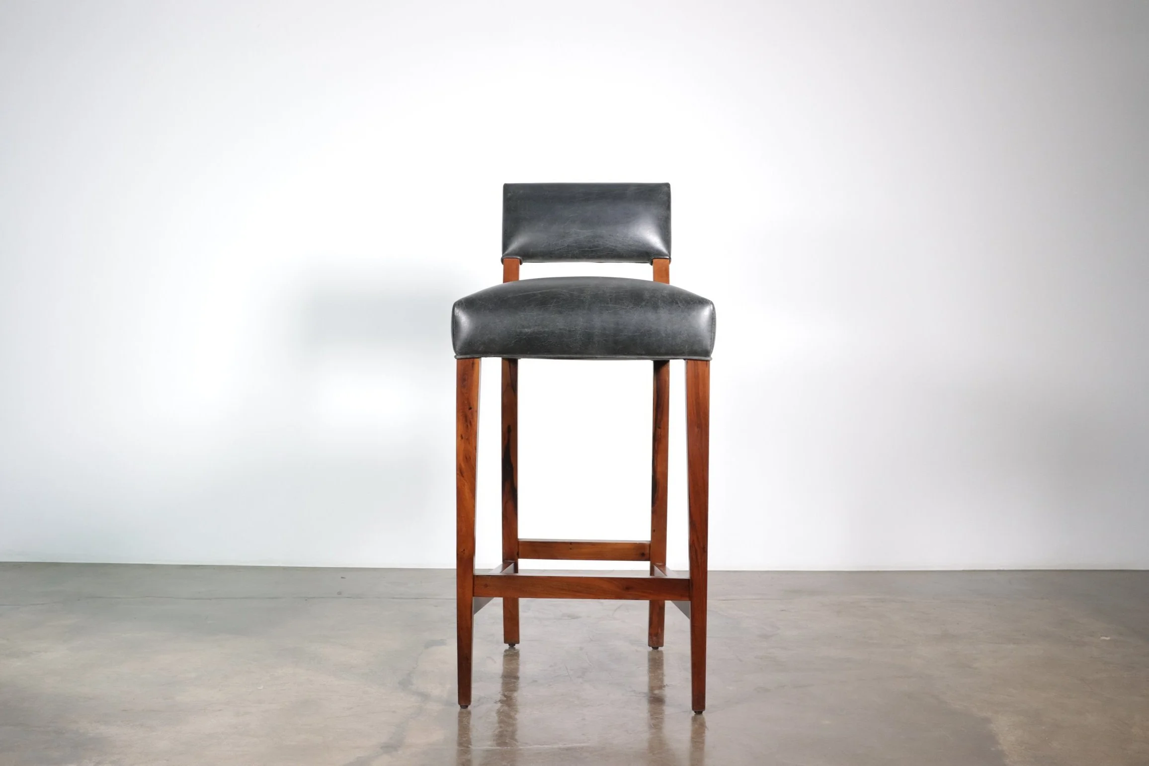 220728+41_Neto+Stool_01+by+Costantini.jpg