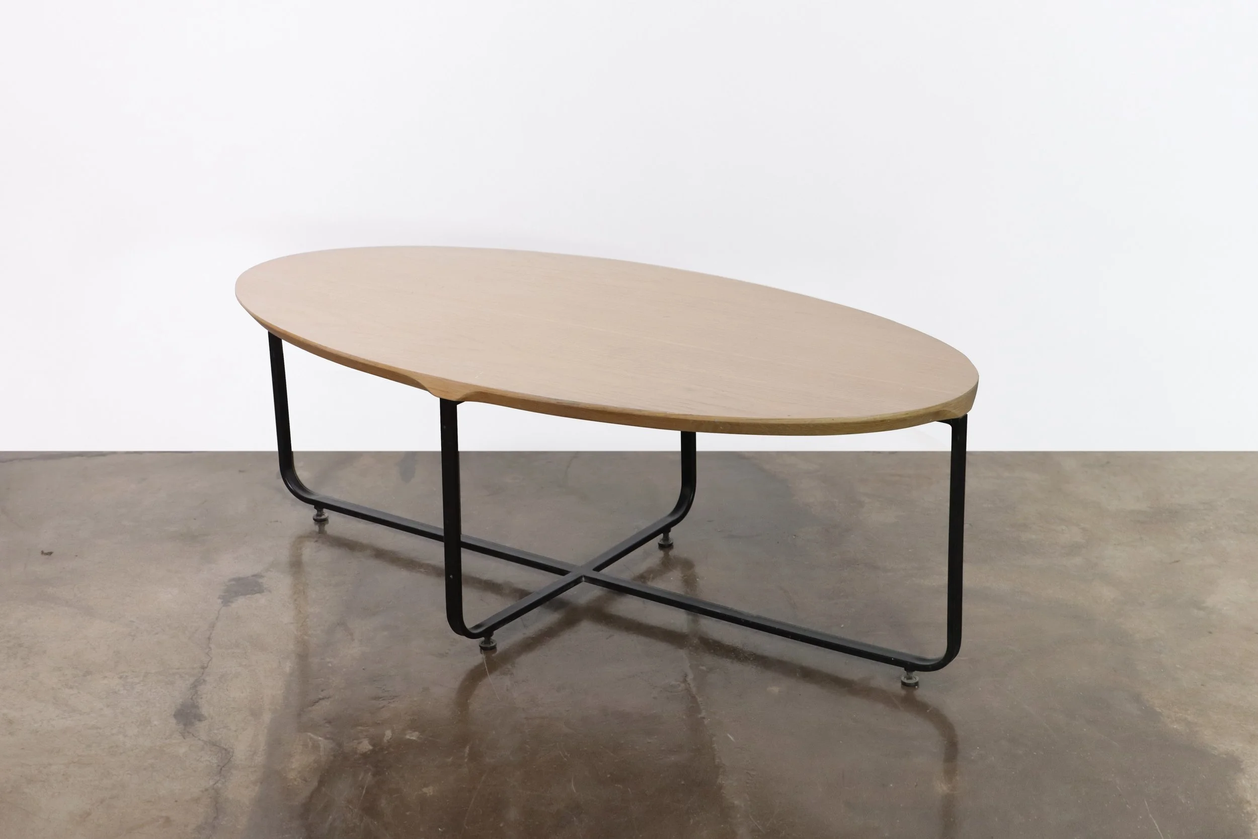 AKA Table by Costantini 220728 03_01 00.jpg