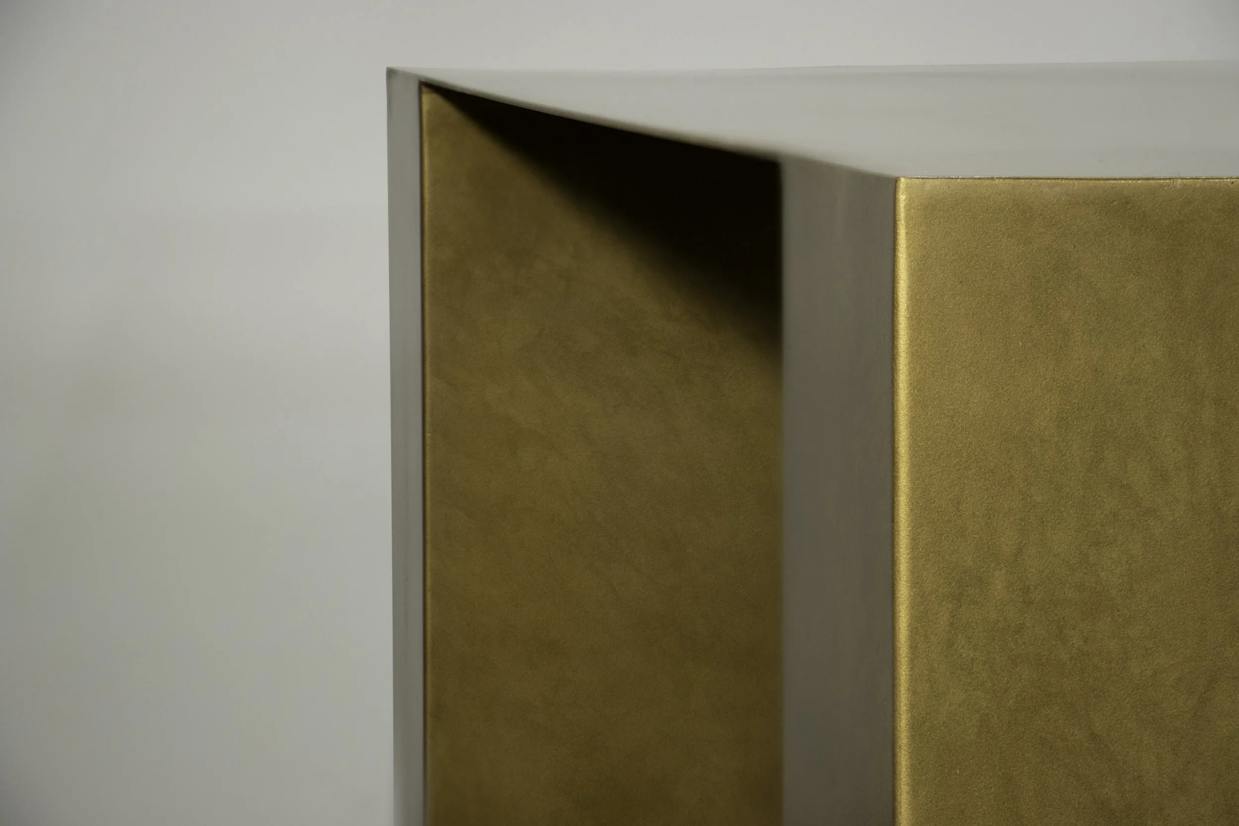 Alonzo Table by Costantini 04.jpg