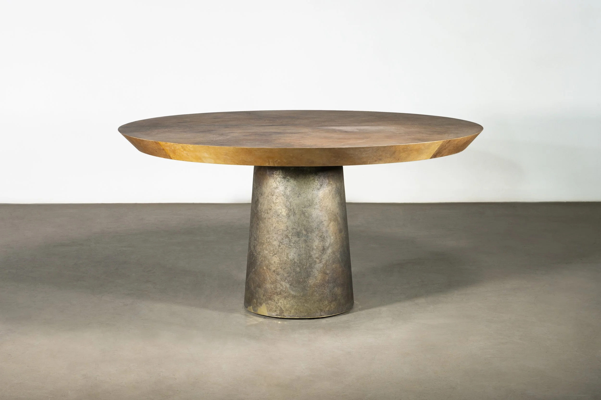 Benino Pergamino Table by Costantini 00.jpg