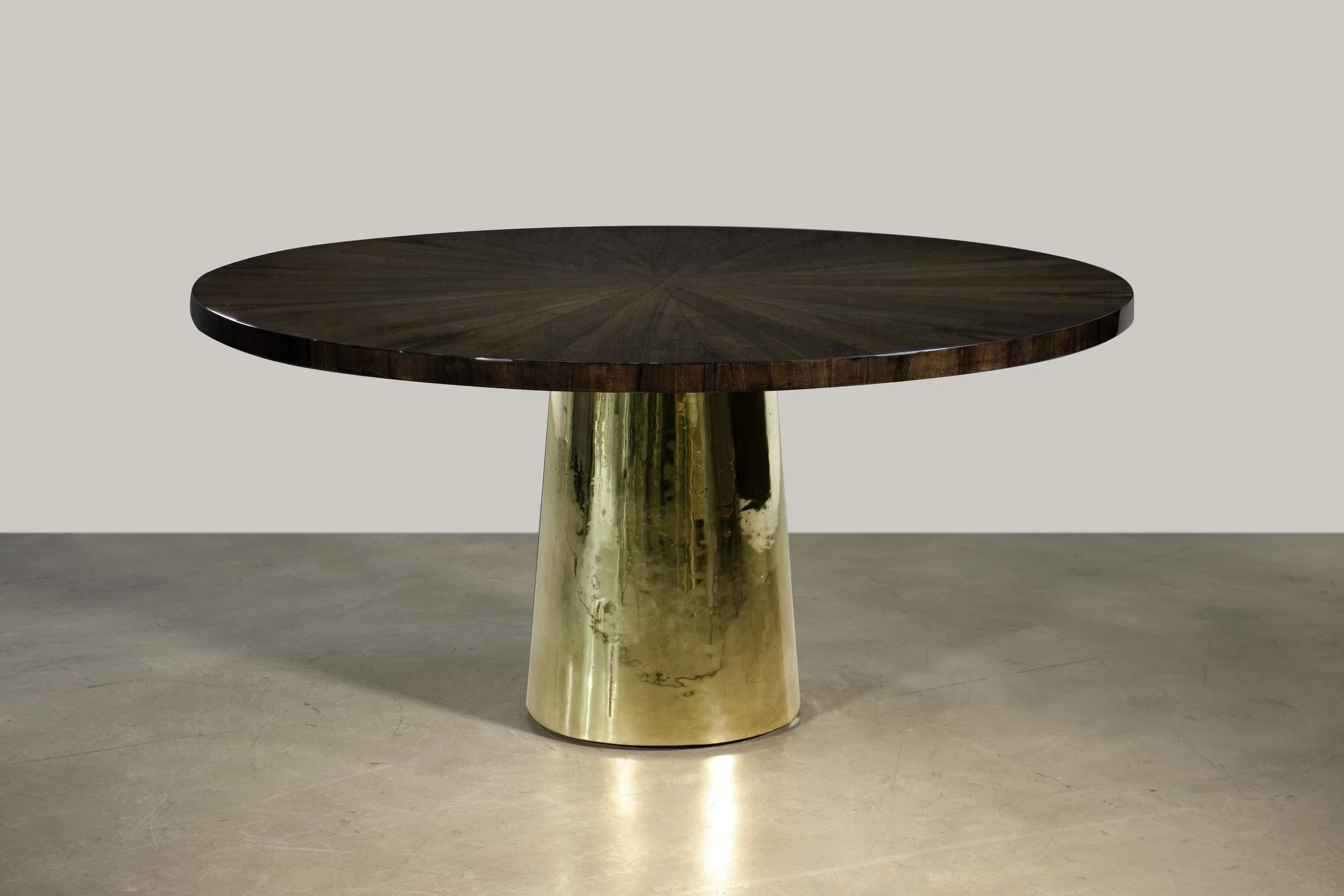 Benino Round Table by Costantini 00.jpg