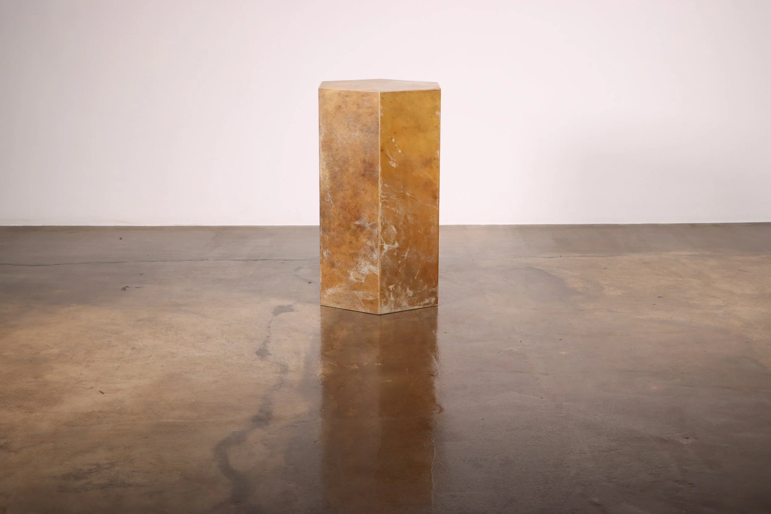 Pergamino Hex Caramel by Costantini 01.JPG