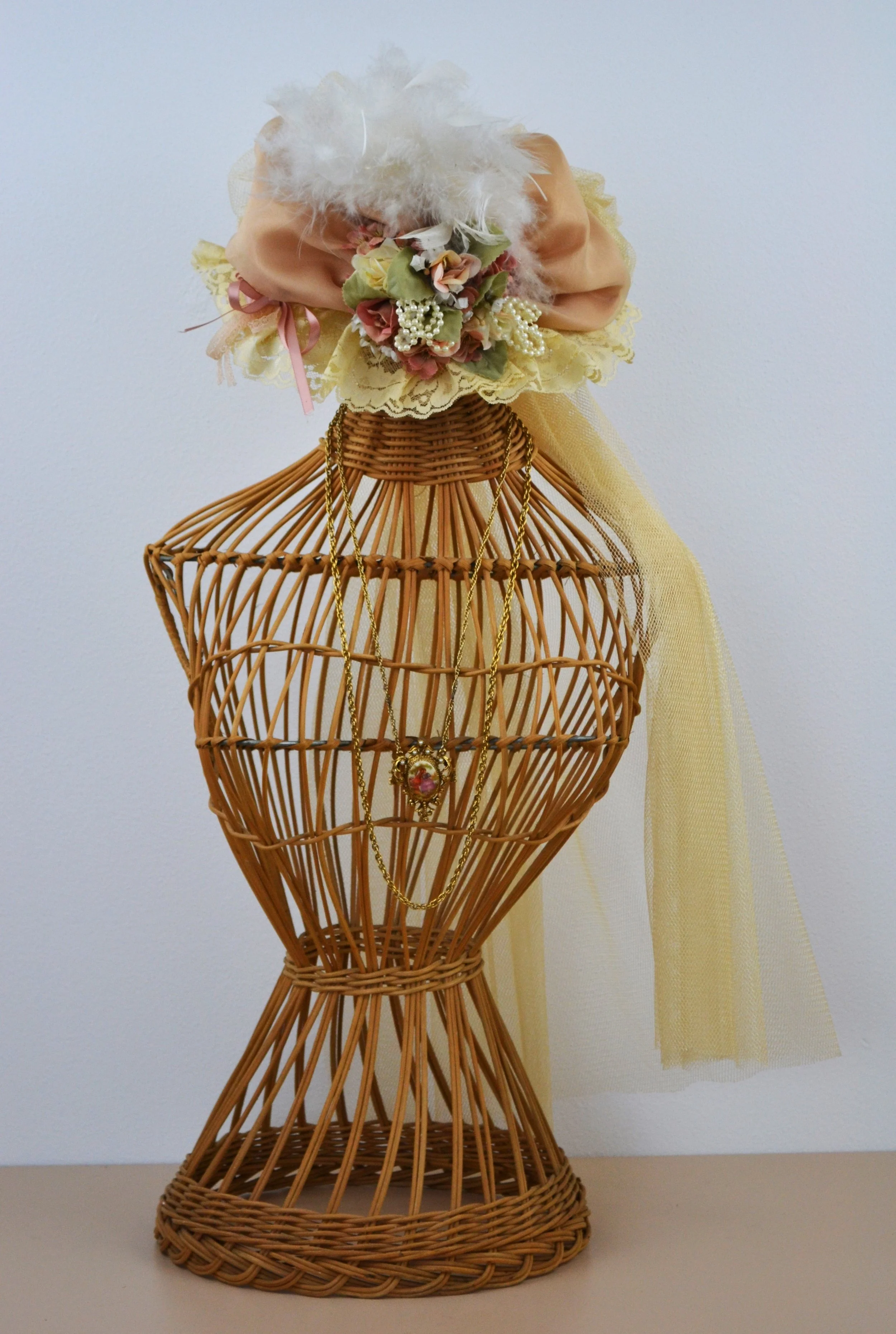 wicker manequin.JPG