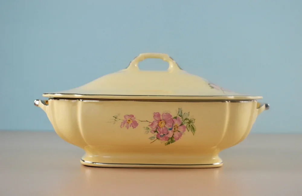 covered bowl1.webp