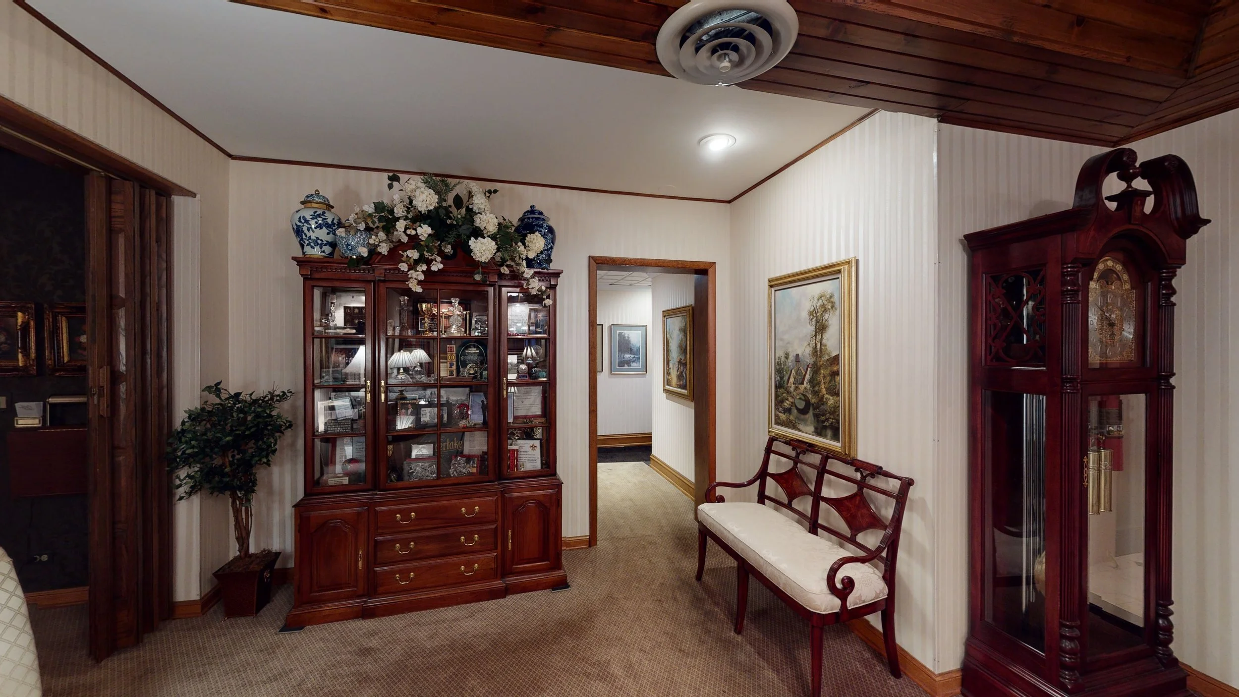 Thompson-kuenster-funeral-home-interior-picture-21.jpg