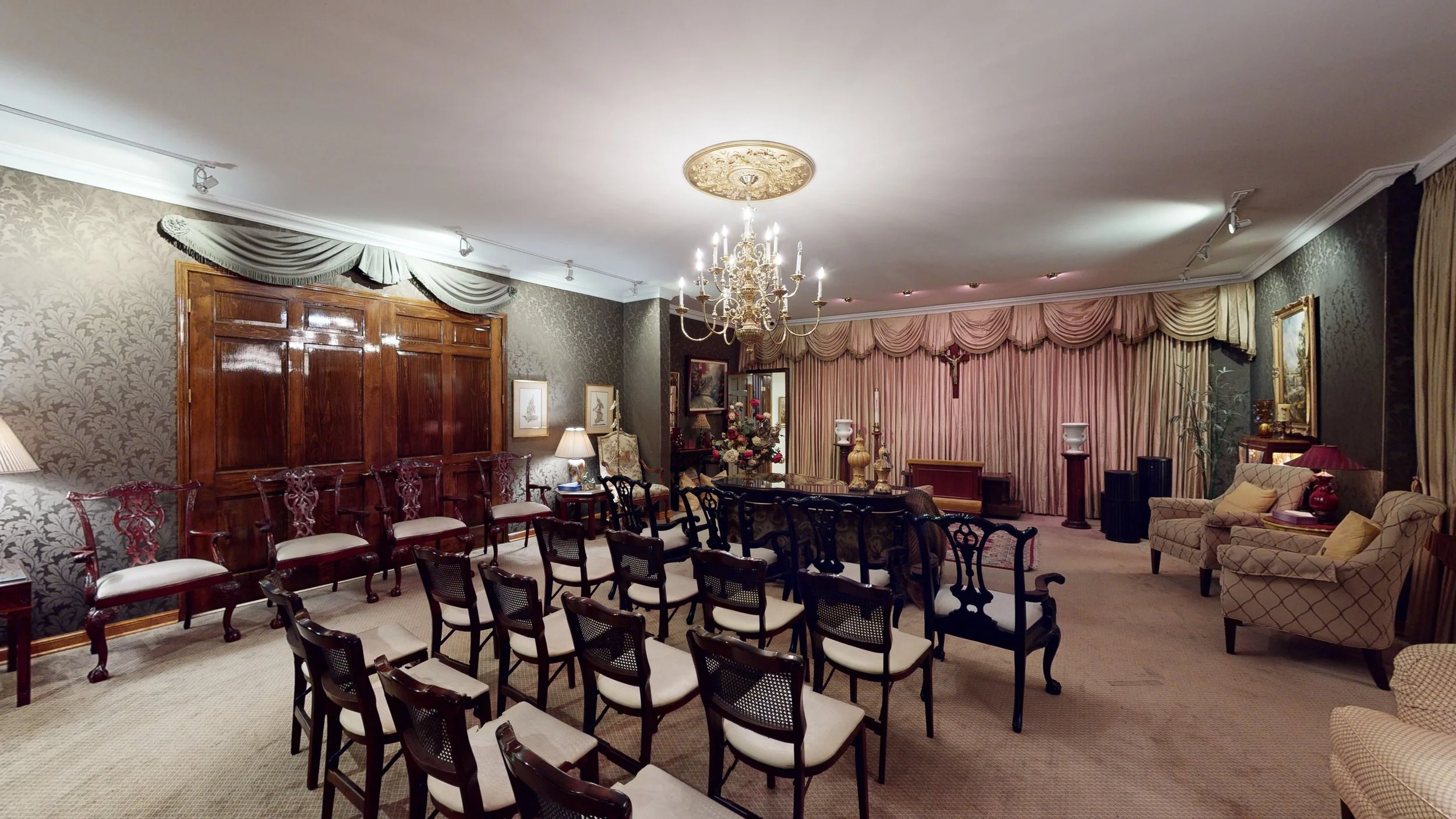 Thompson-kuenster-funeral-home-interior-picture-24.jpg