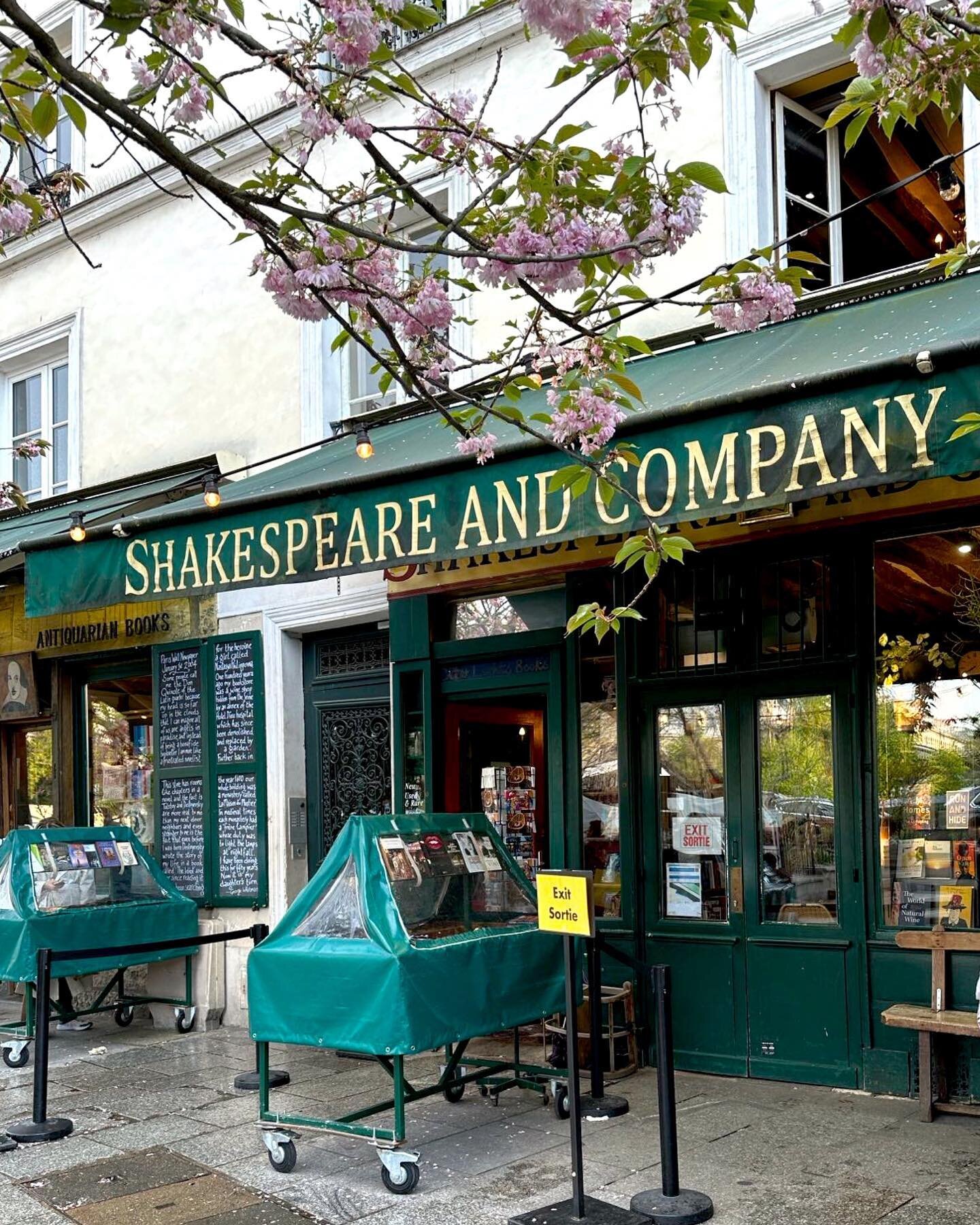 When it comes to bookshops in Paris, the one that probably comes to mind first is Shakespeare and Company. It was where I wanted to go first when we arrived in Paris: after we went round the roundabout at the Arc de Triomphe, dropped off luggage at o