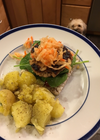 6:30pm Turkey burger on rice cracker with spinach+ketchup+kimchi kraut and 3 small boiled potatoes with ghee and salt/pepper. Plus another plain turkey burger not pictured here...cause I ate it too fast and forgot to take a picture ;)